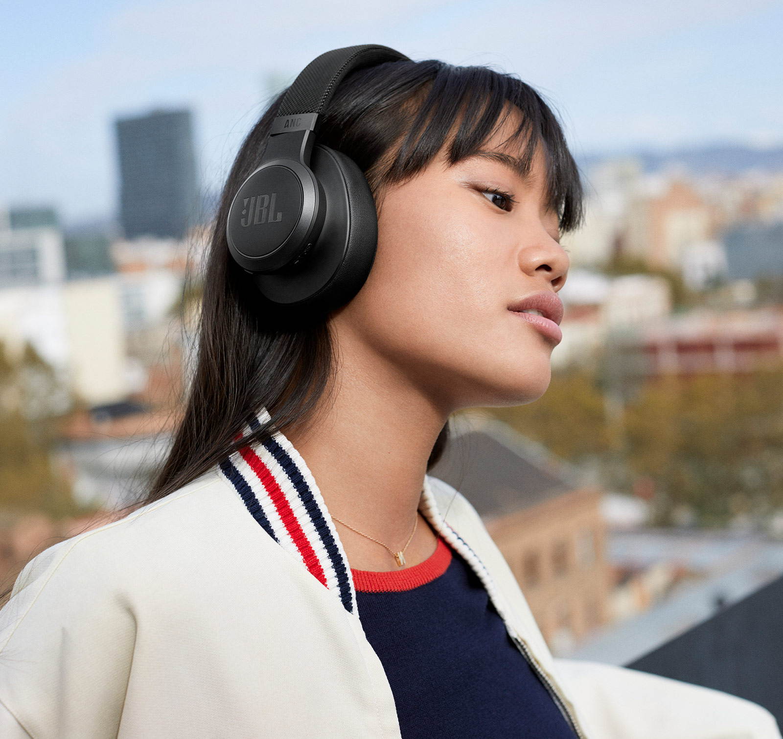 Everyday Wholesale Lots Black Earbuds Bundle Bulk in-Ear Earphones 124 Pack