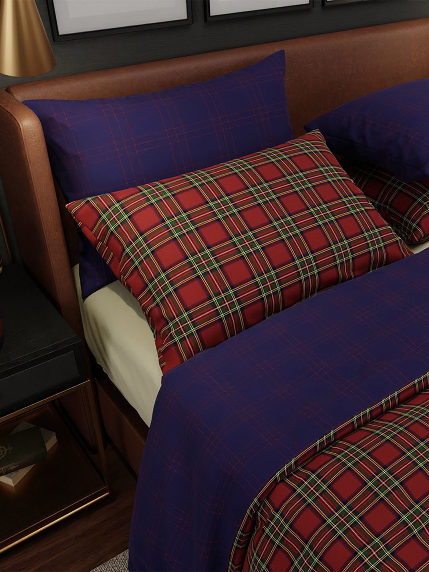 Stoa Paris Urbain Geometric Red & Green 230 TC Microfibre King Duvet Cover with 4 Pillow Covers