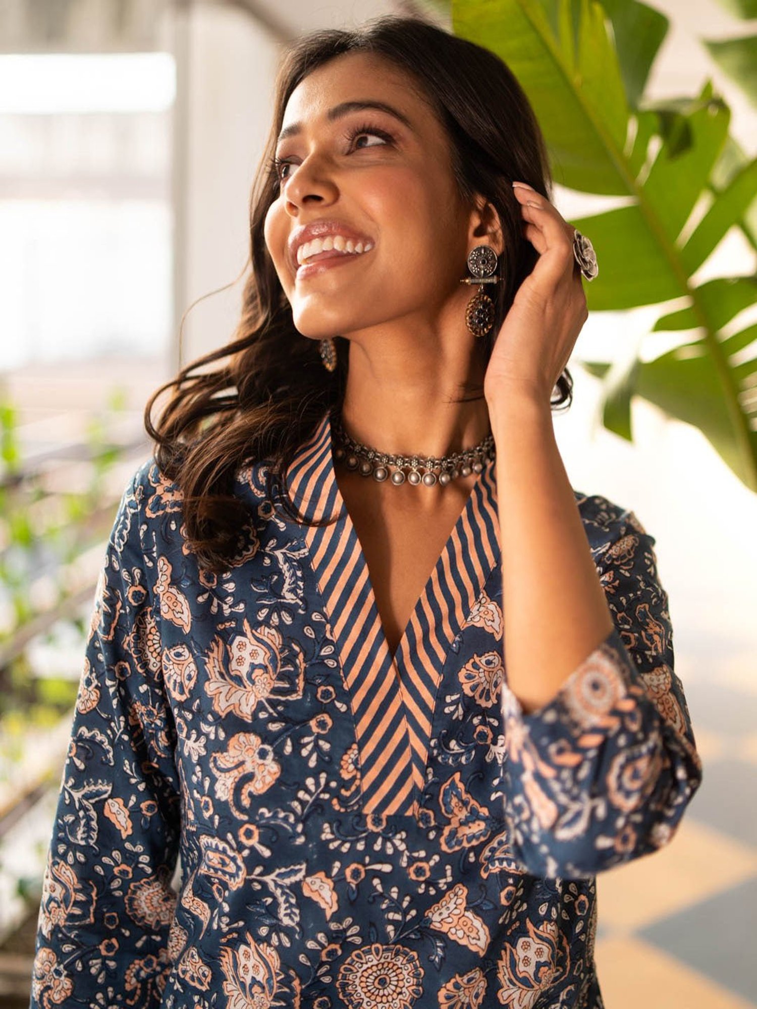 Akiso Blue Block Printed Straight Fit Kurta With Neck And Sleeve Details