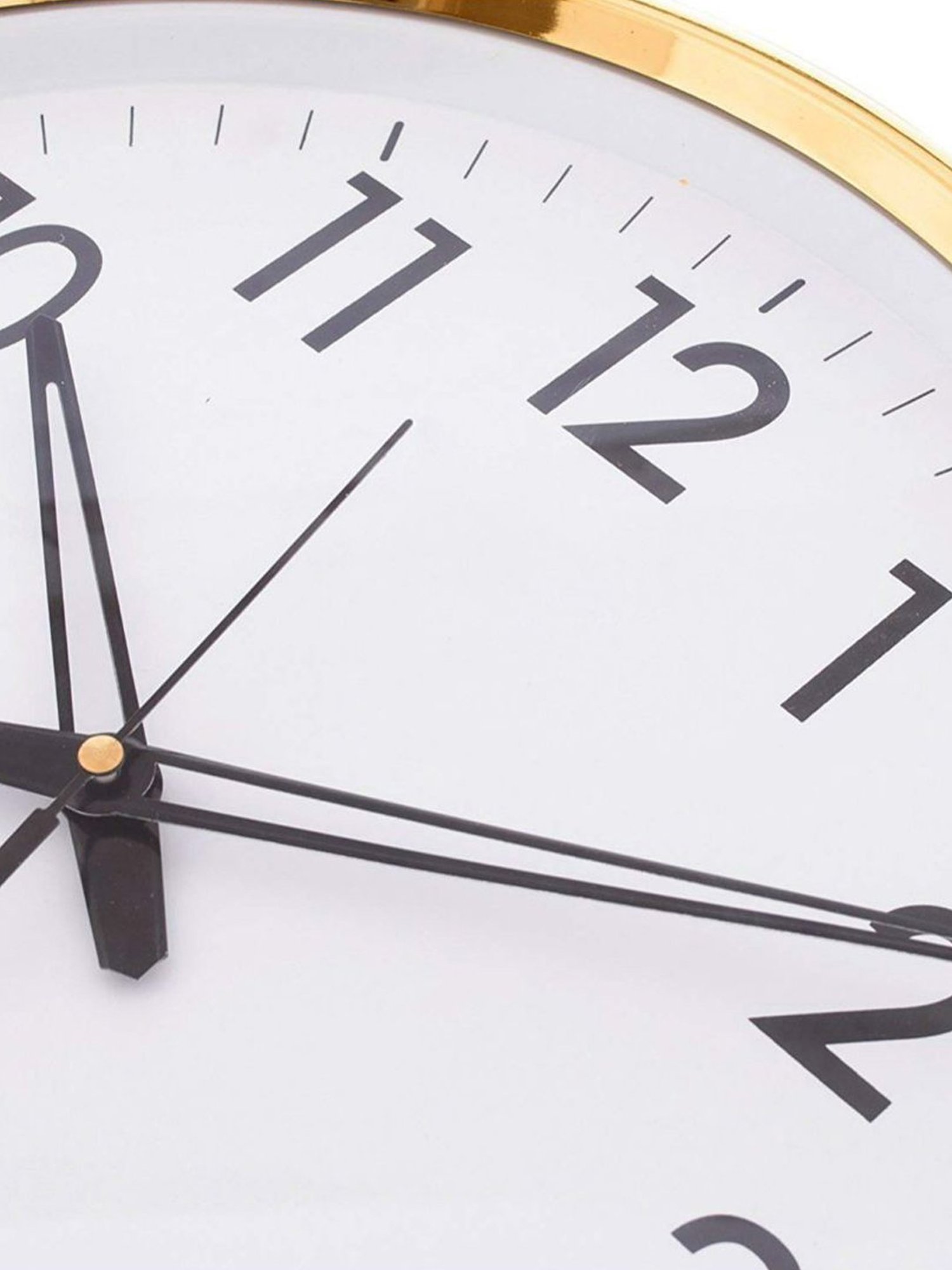 CHRONIKLE Round Gold Plastic Wall Clock