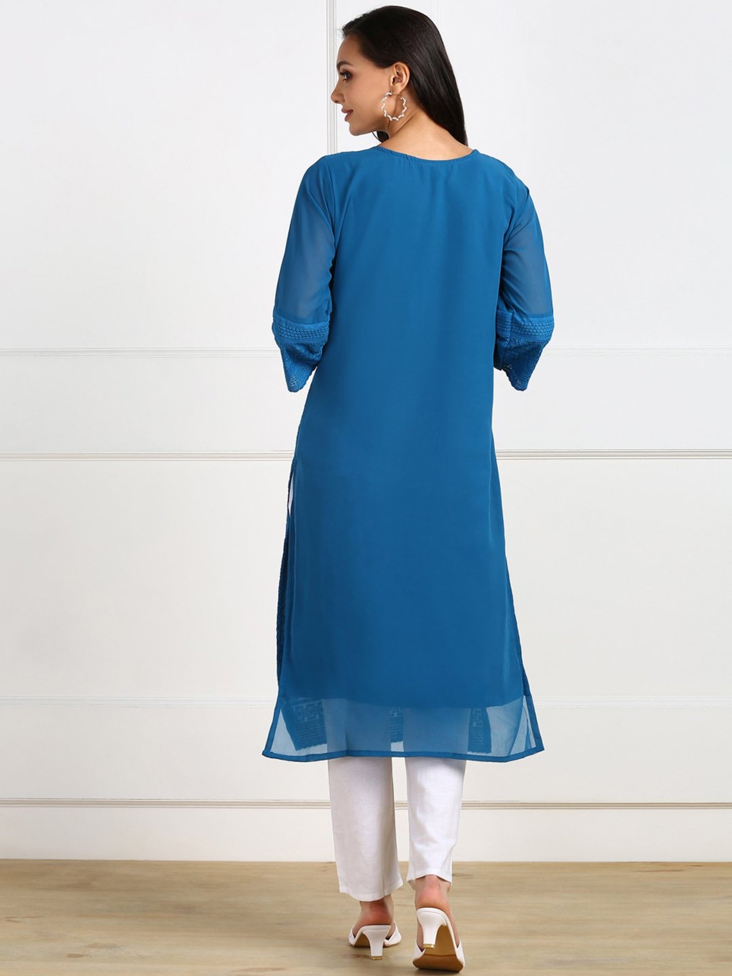 SWAGG INDIA Blue Embroidered Straight Kurta