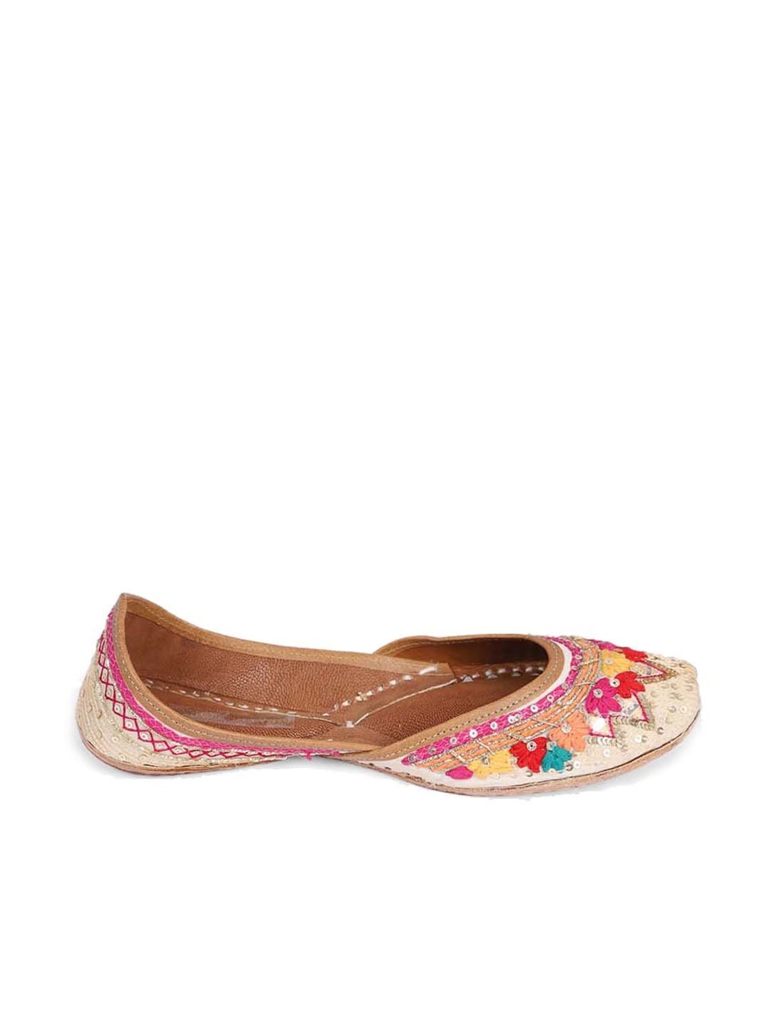 Glam Story Women's Cream Ethnic Juttis