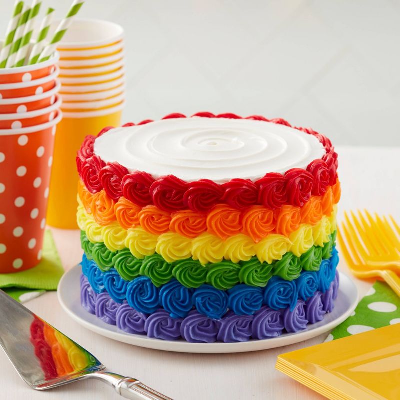 Wilton Red Decorating Icing with Tips - 8oz