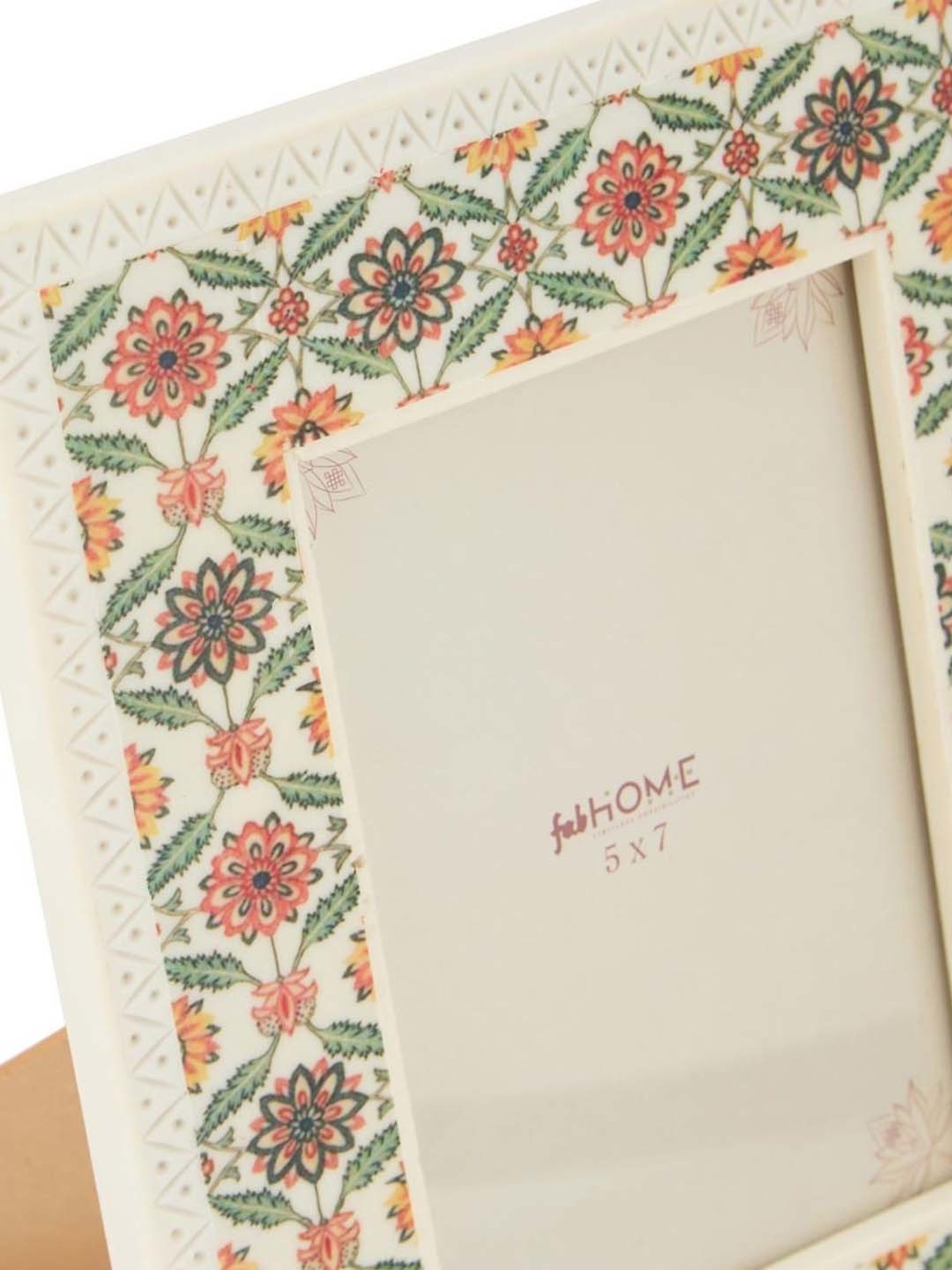 Art Street Gold Engineered Wood Swing Fashion Resin Vintage Photo Frame