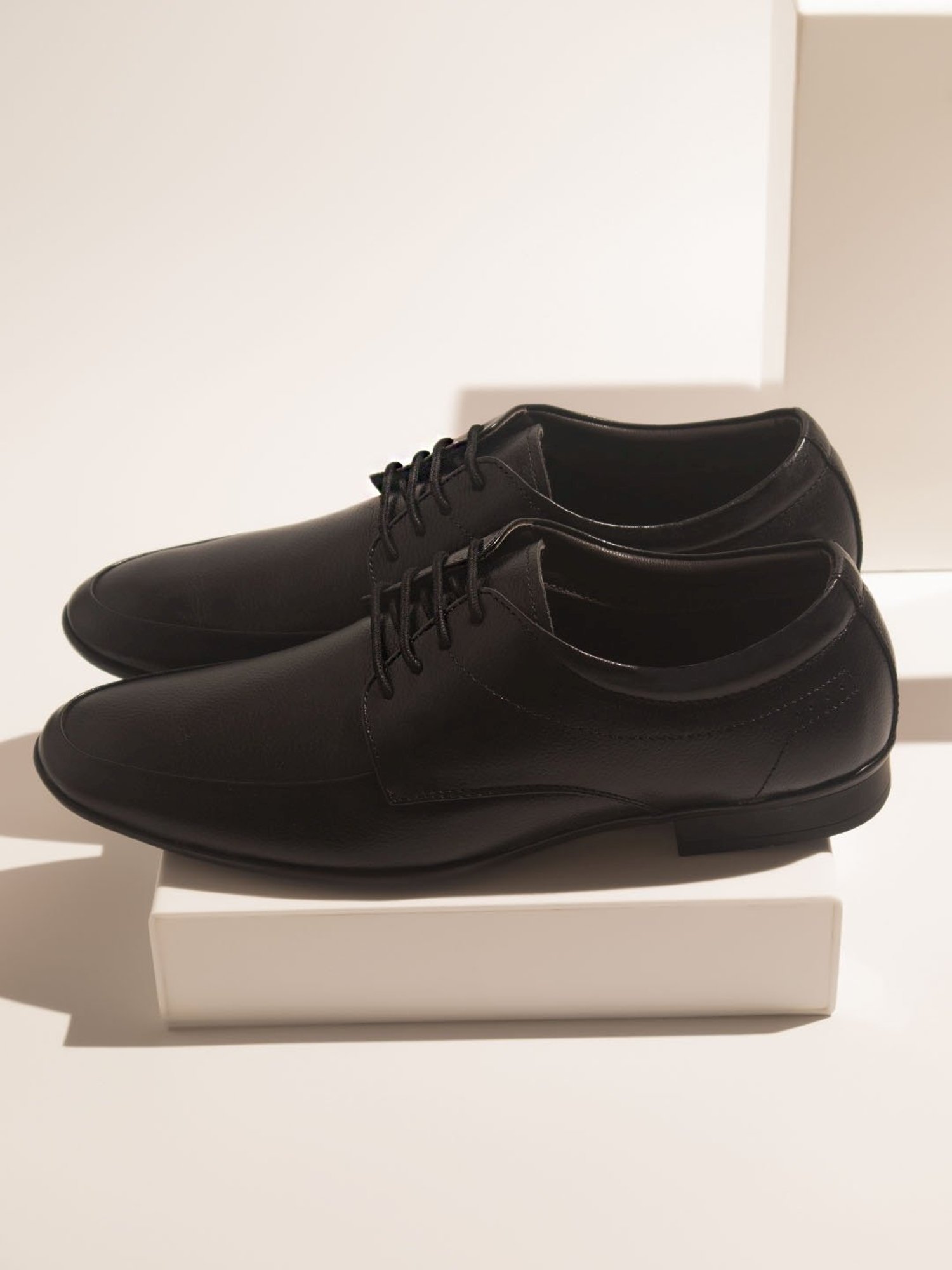 Privo Men's Black Derby Shoes