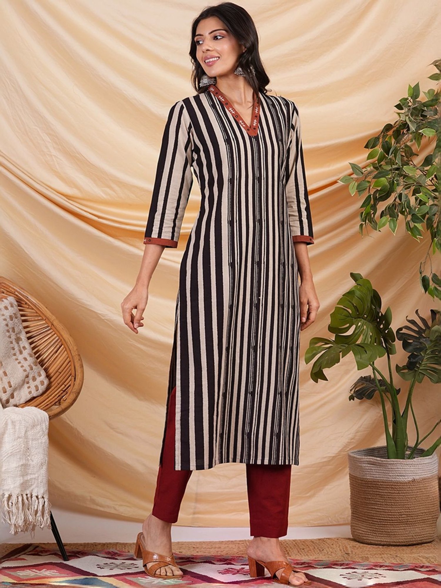 Kami Kubi Black & White Cotton Striped Straight Kurta