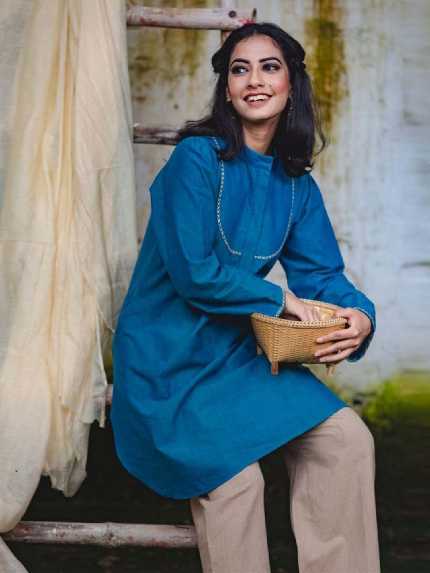 Mushio Blue Uns Hand-embroidered Handwoven Cotton Kurta With Pockets