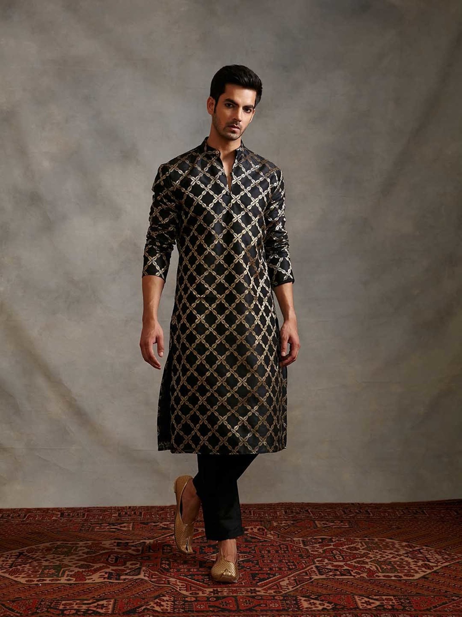 Abhishti Black Regular Fit Banarasi Kurta & Straight Pants