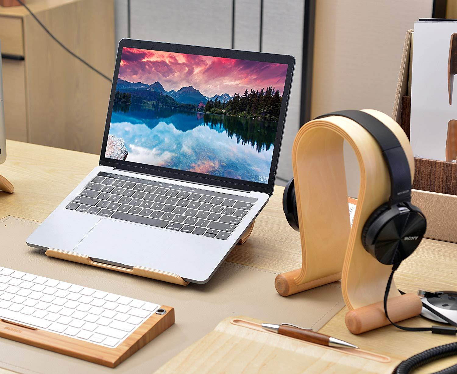 SAMDI Headset Stand Wood, Simple New Bee Earphone Stand, Holder, Mount with Wood Supporting Bar for All Headphones Size (Omega Walnut)