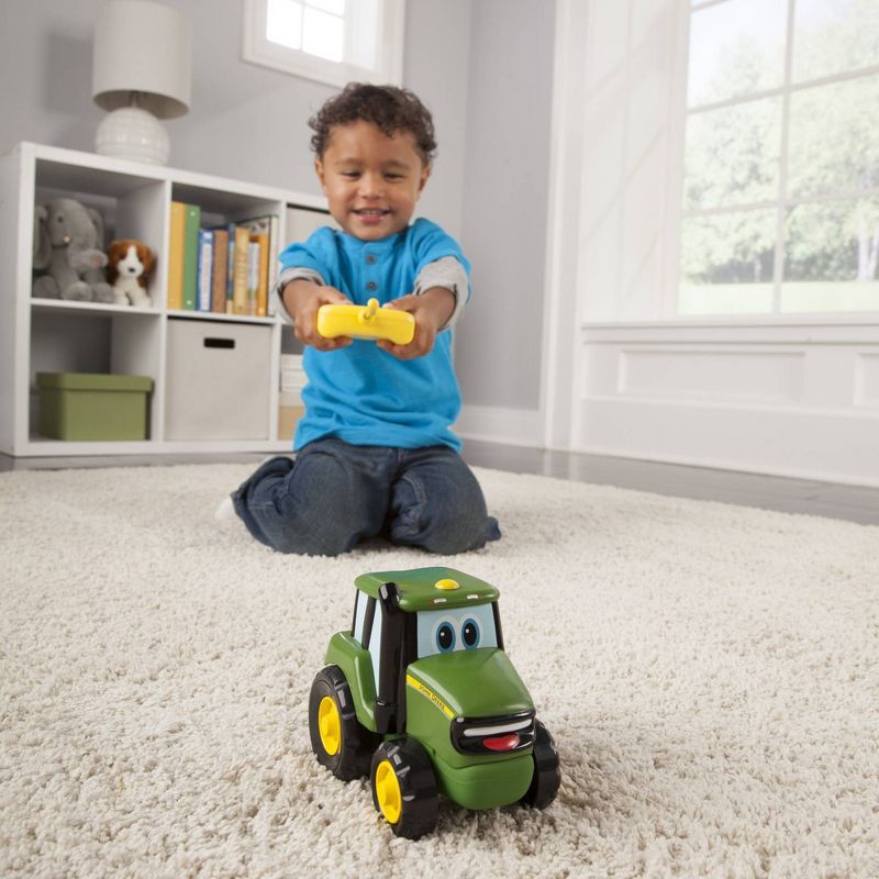 TOMY John Deere Remote Control Johnny Tractor