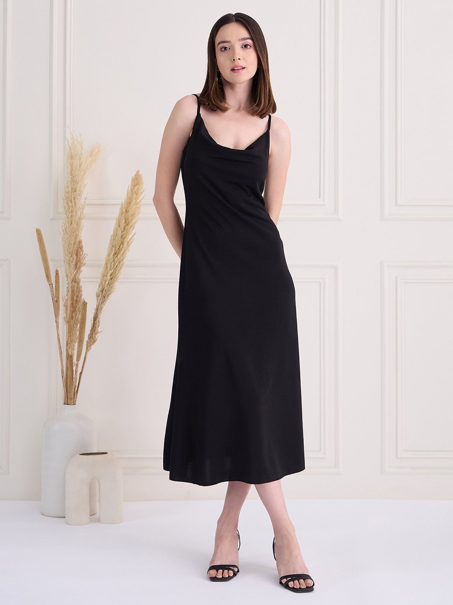 Magre Black Regular Fit Midi Dress