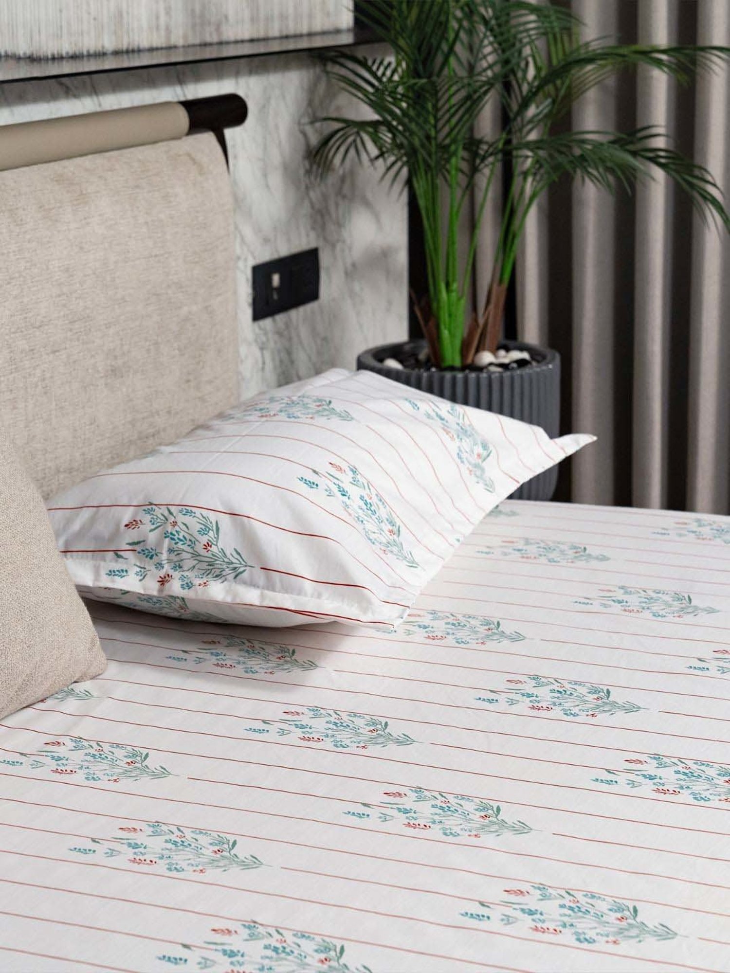 Urban Space Serene Rust Cotton 200 TC Queen Size Bedsheet With Pillow Covers