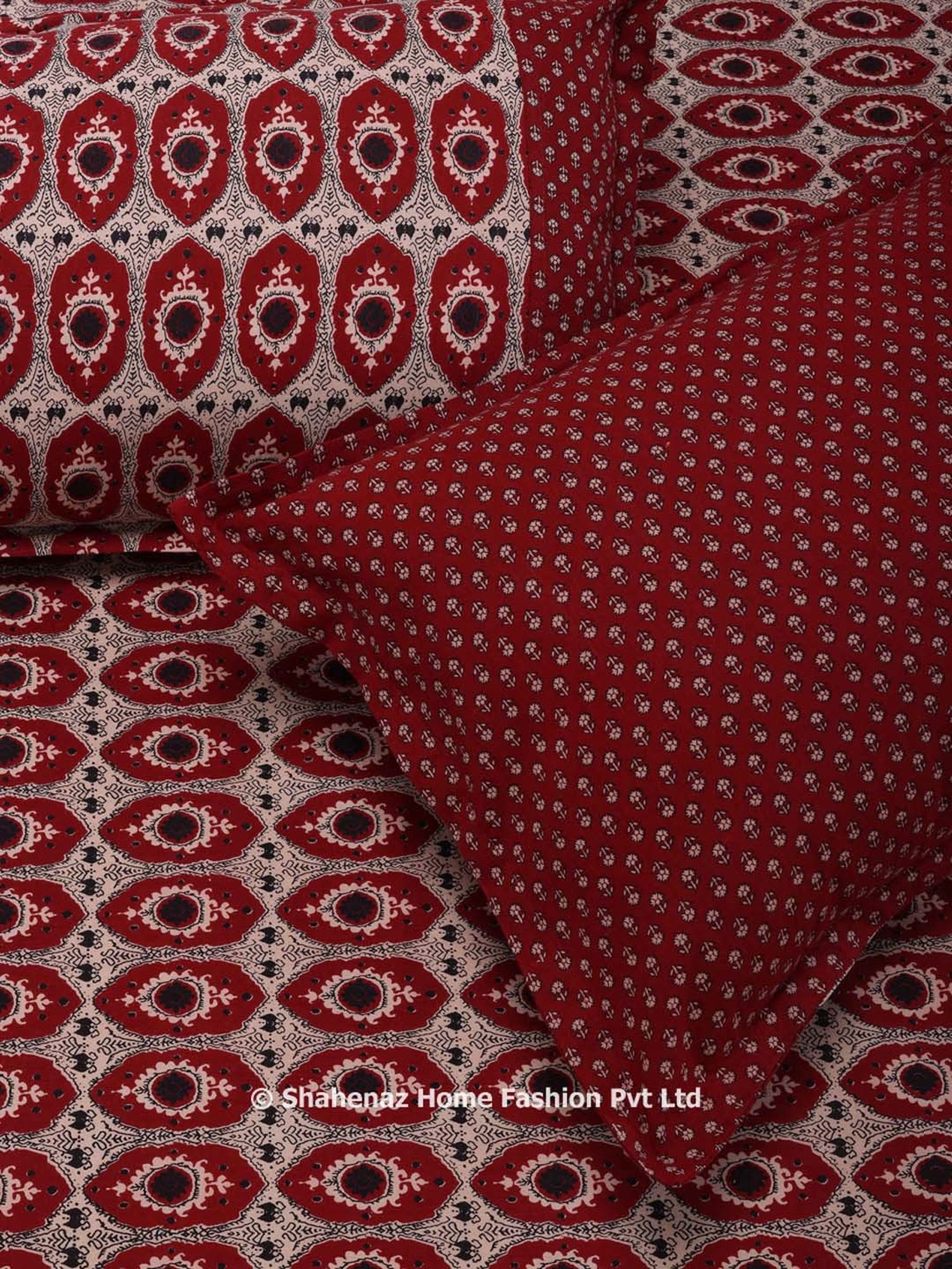 Shahenaz Red 120 TC Cotton Rahat Double Bedsheet with 2 Pillow Covers