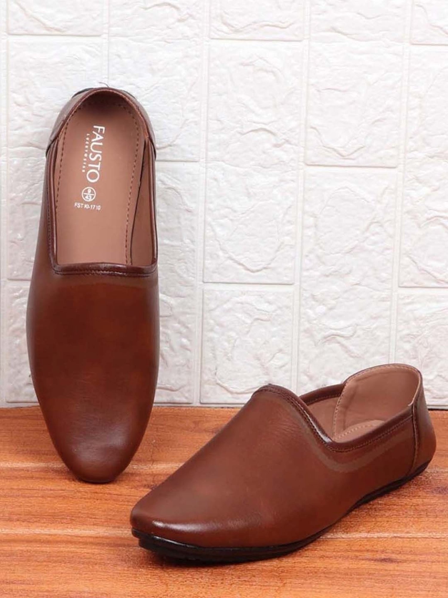 Walkway Men's Black Ethnic Juttis