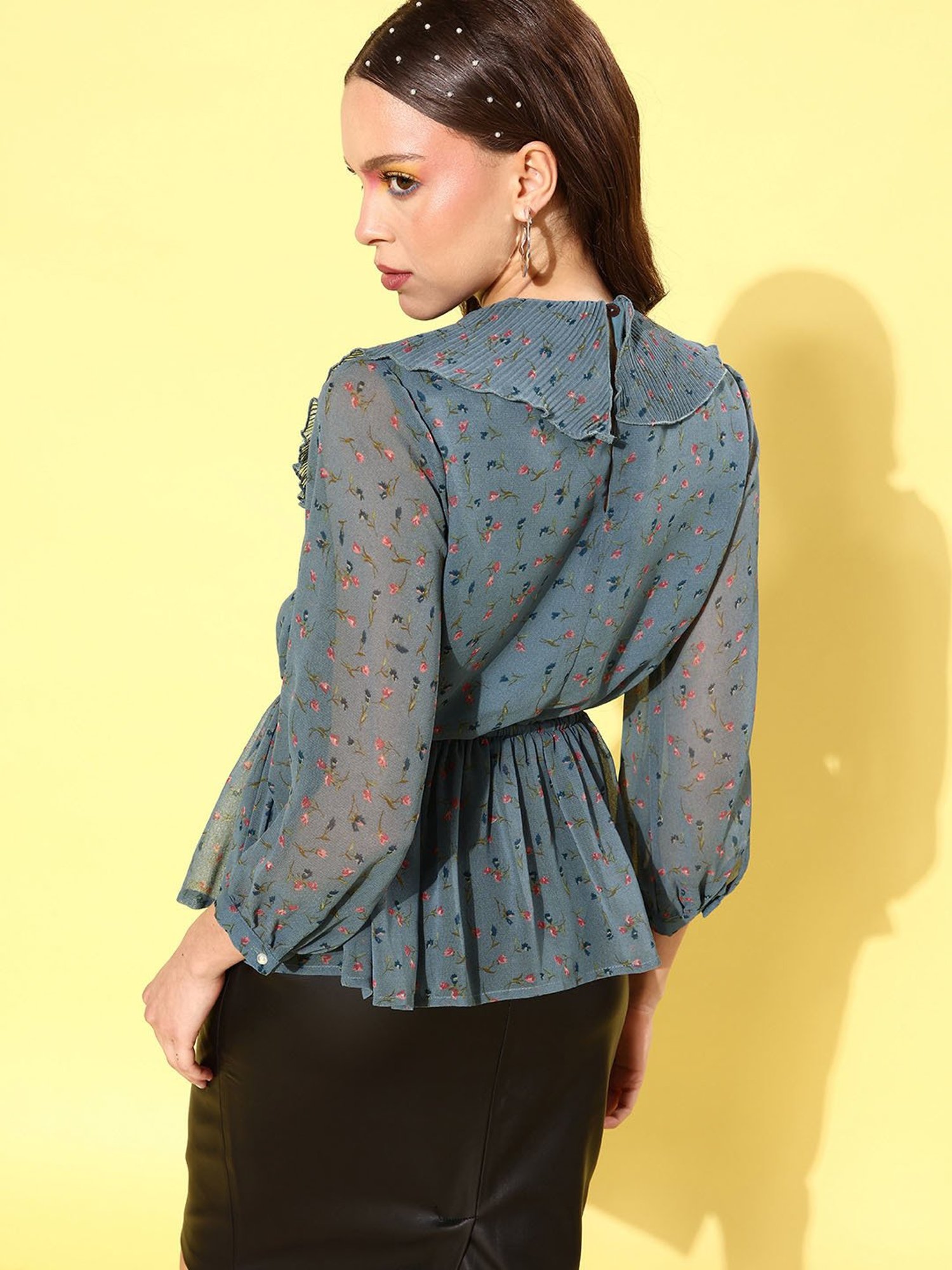 QUIERO Grey Floral Print Top