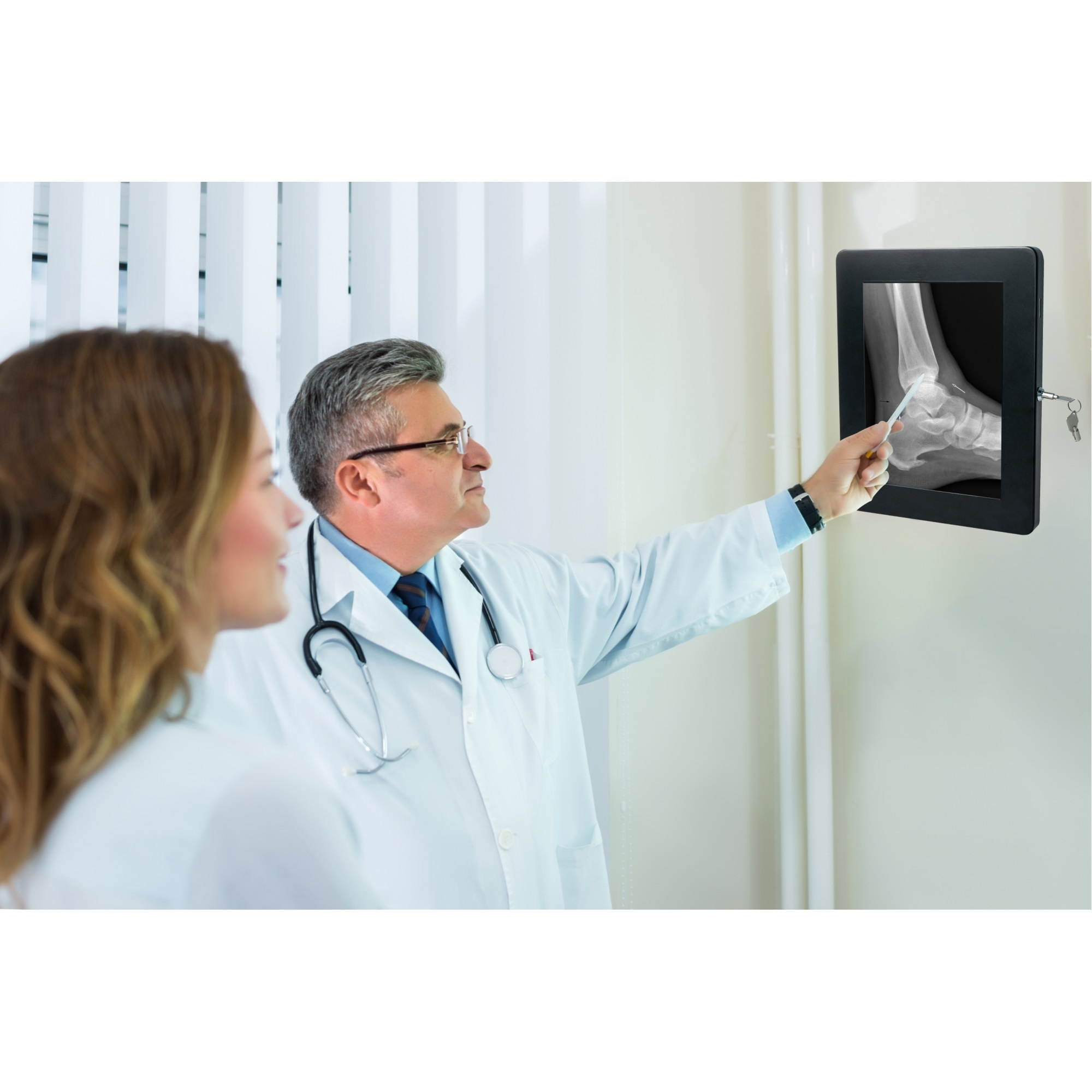 CTA Digital PAD-PARAW Premium Locking Wall Mount