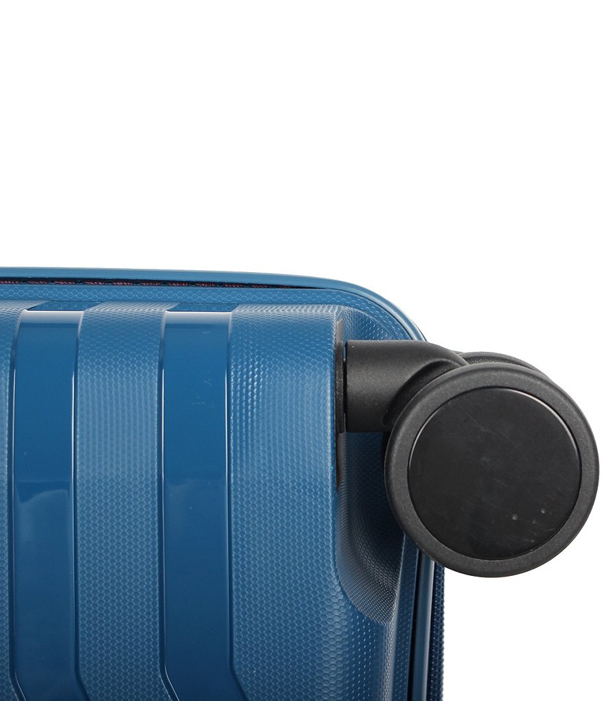 Pathfinder Resort Collection 20#double; Carry-On Hardside Spinner