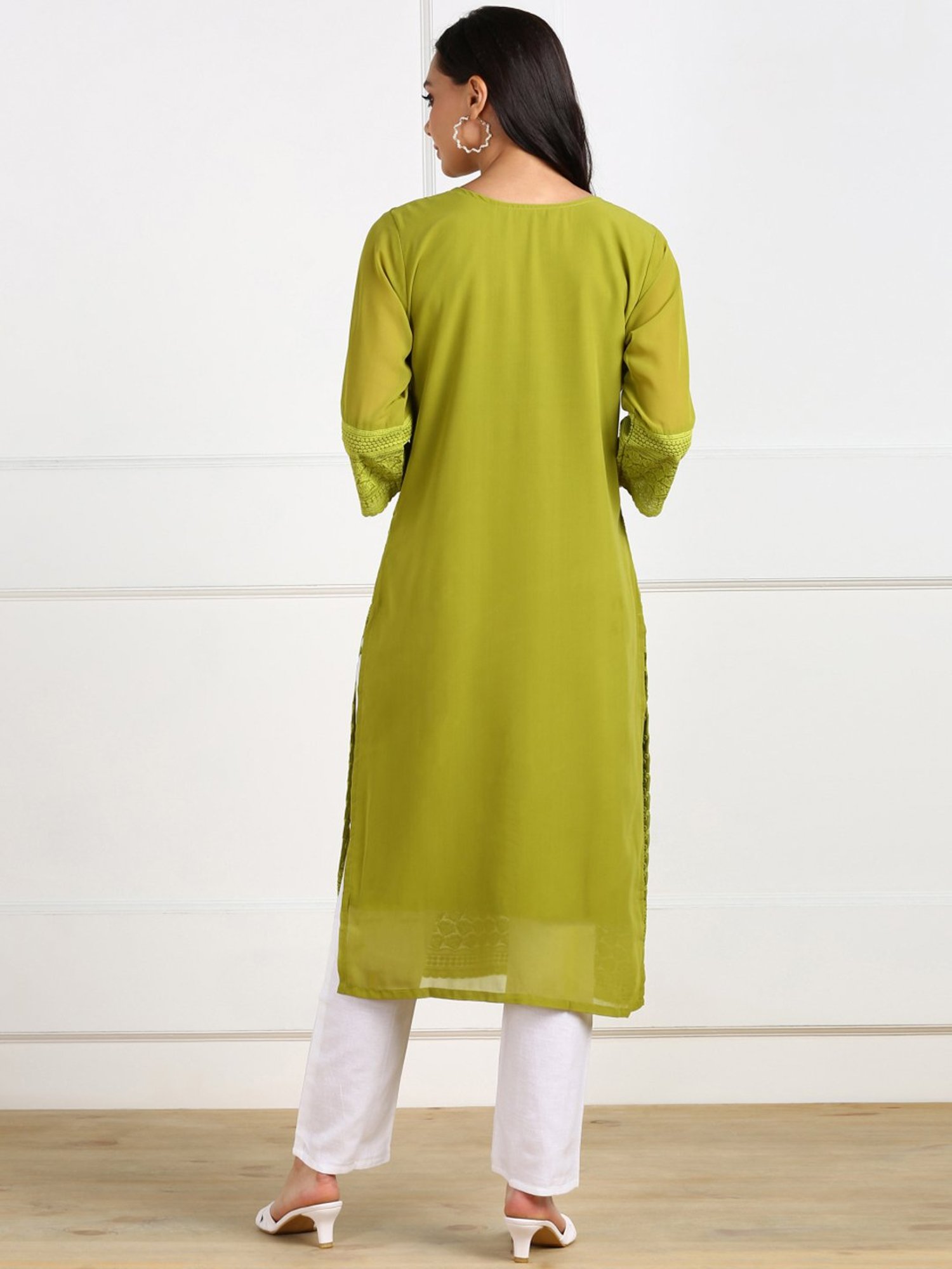SWAGG INDIA Green Embroidered Straight Kurta