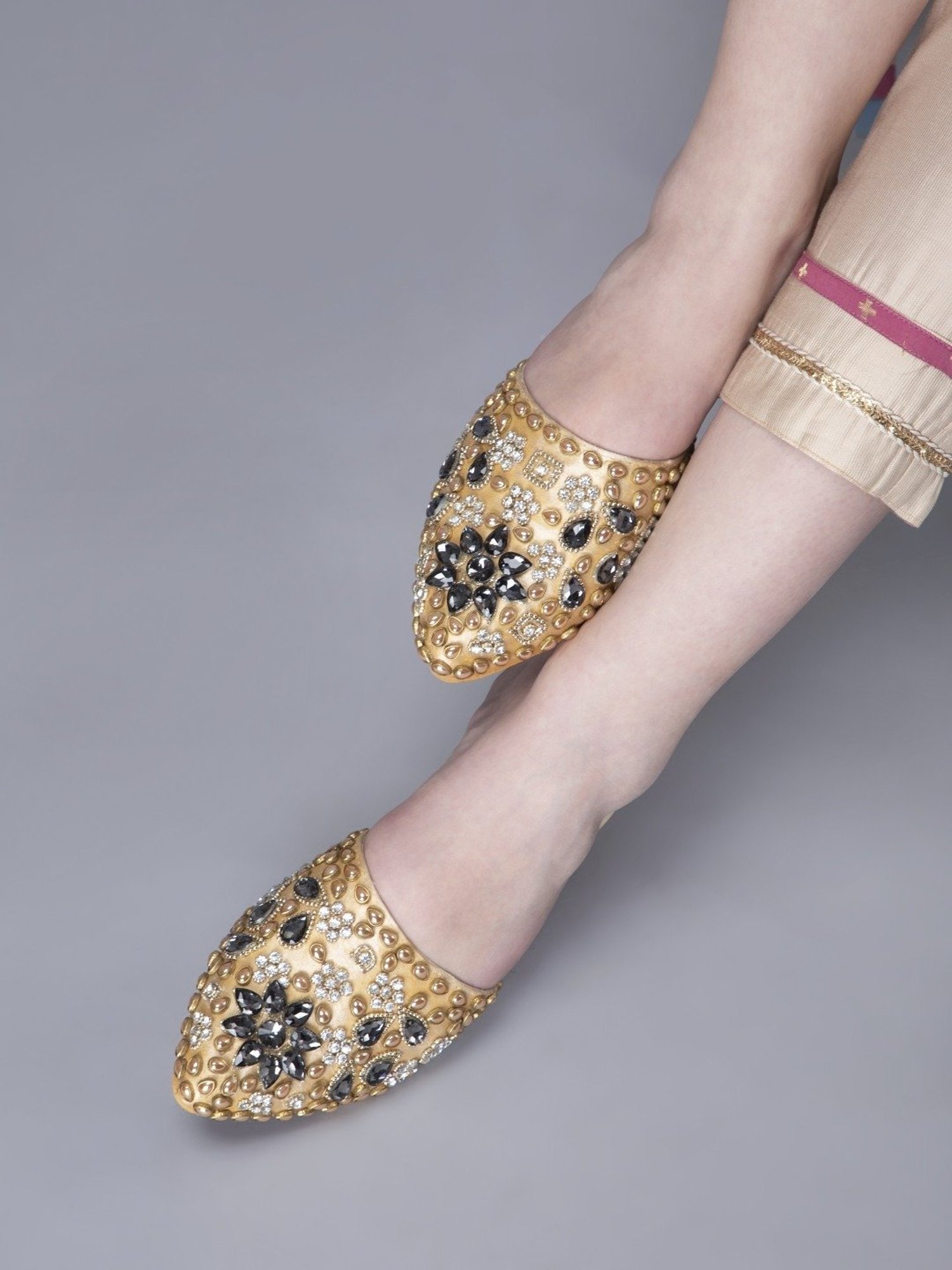 Glam Story Women's White Mule Shoes