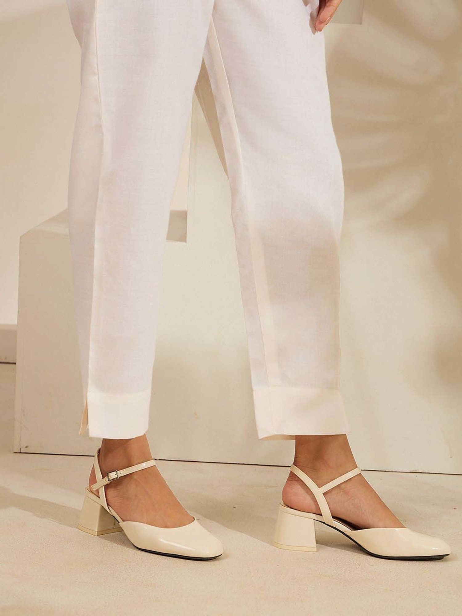 Daali White Regular Fit Pants