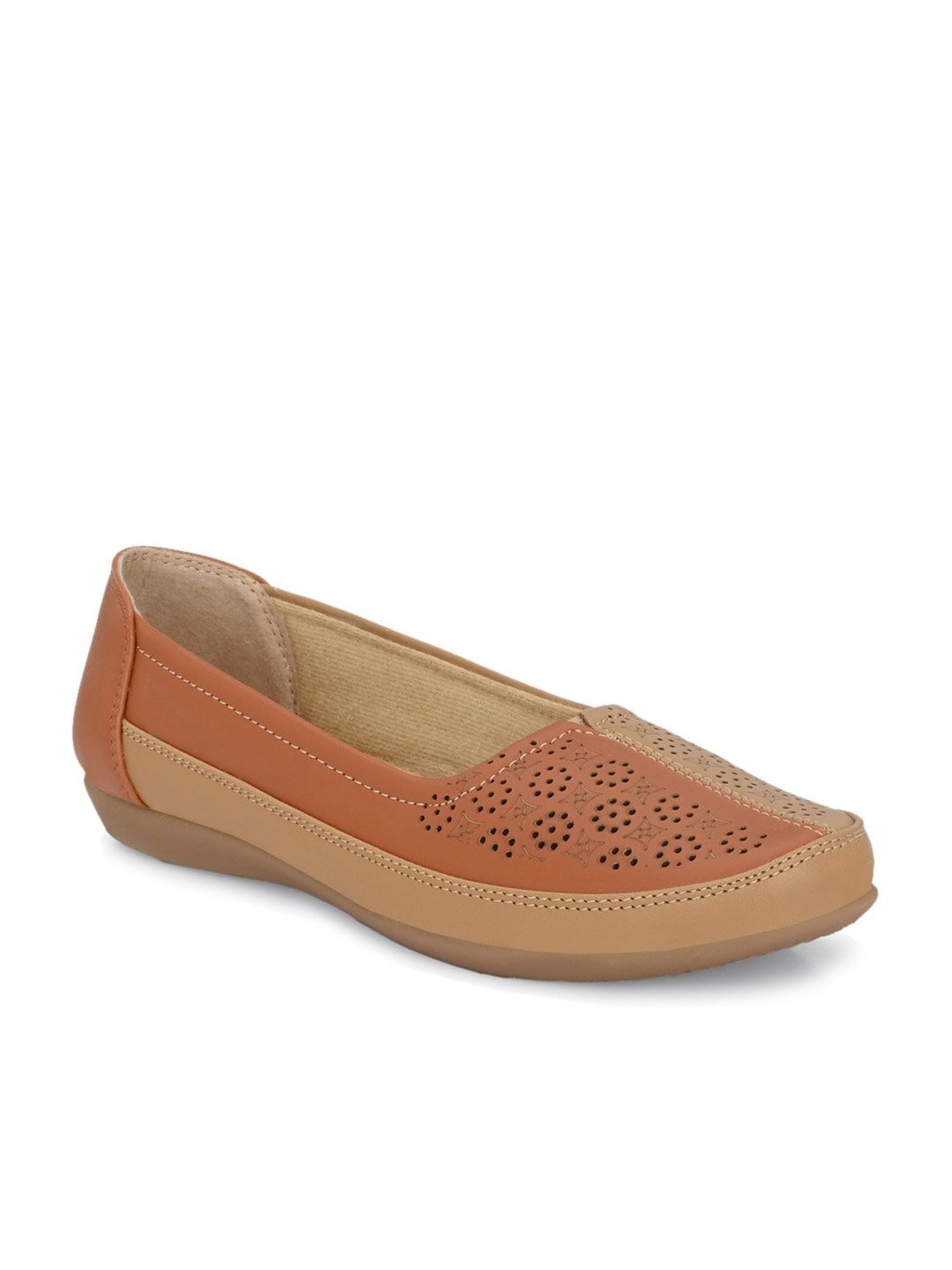 Clog London Women's Tan Flat Ballets