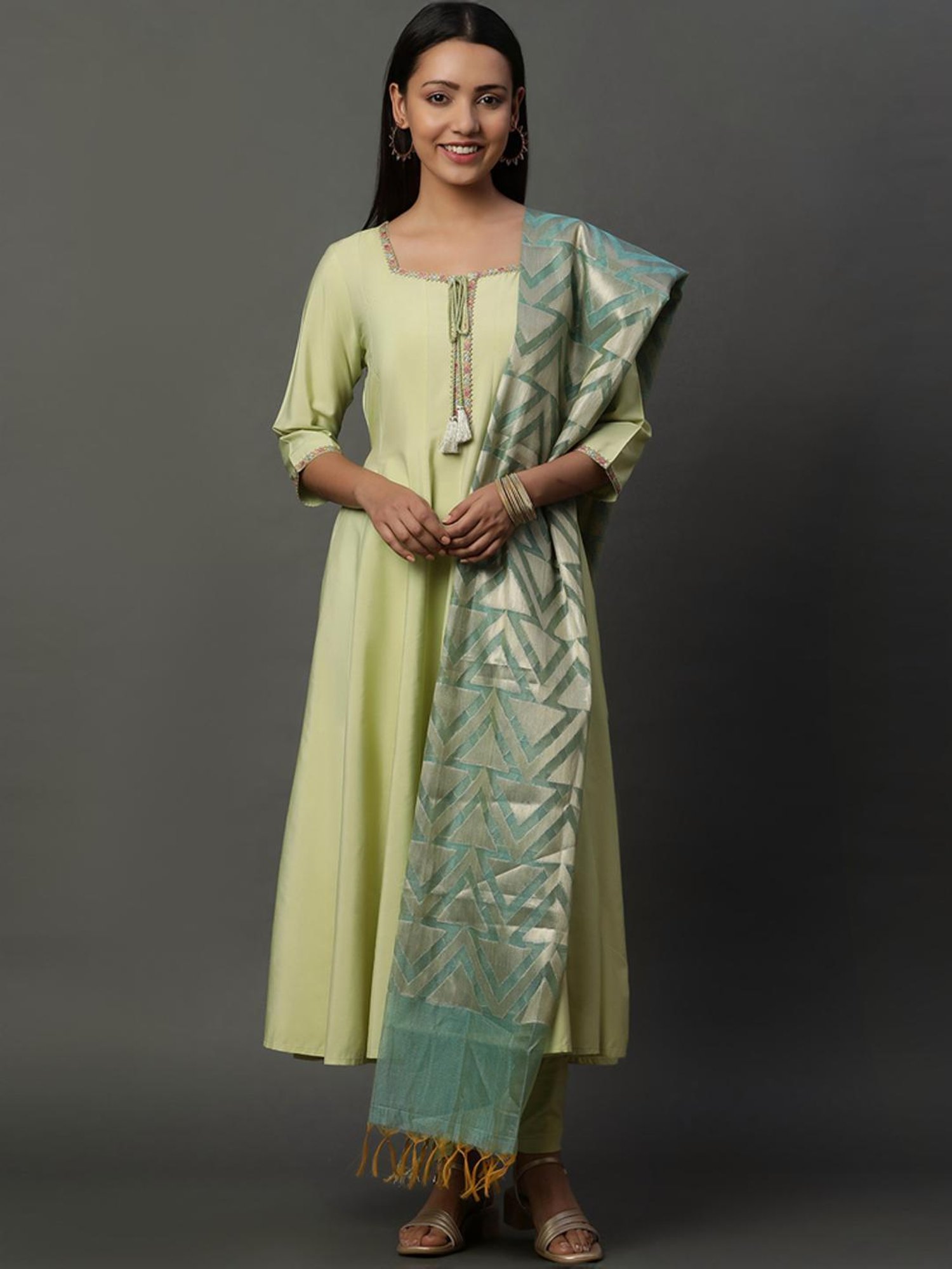 Aurelia Green Loose Fit Kurta Pant Set With Dupatta