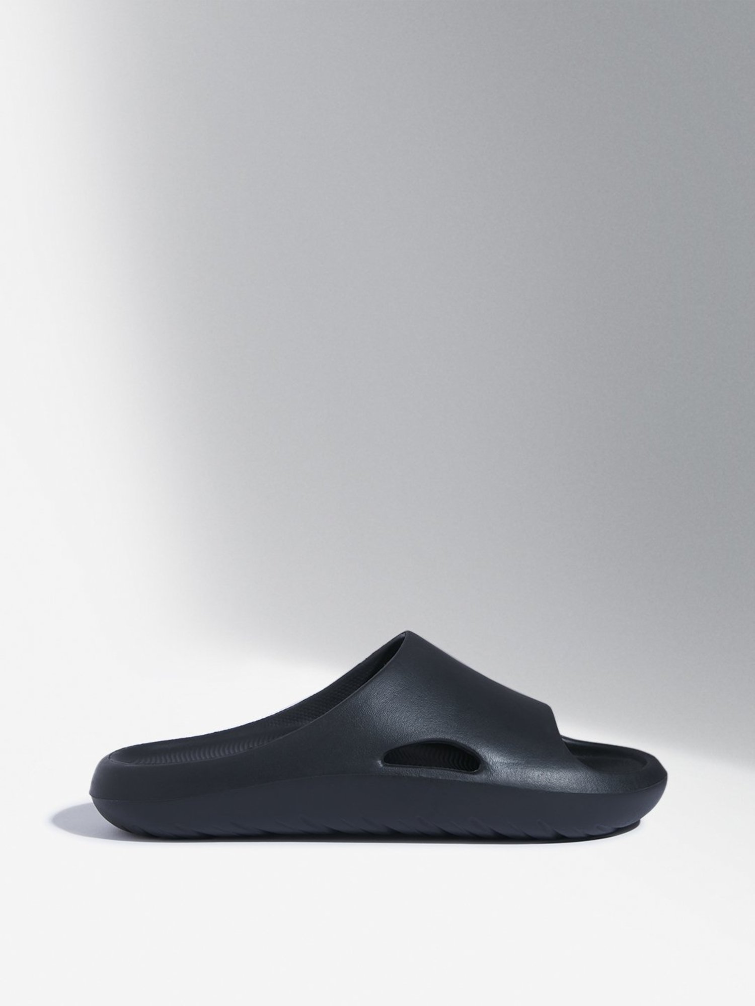 SOLEPLAY by Westside Black Solid Pool Slides