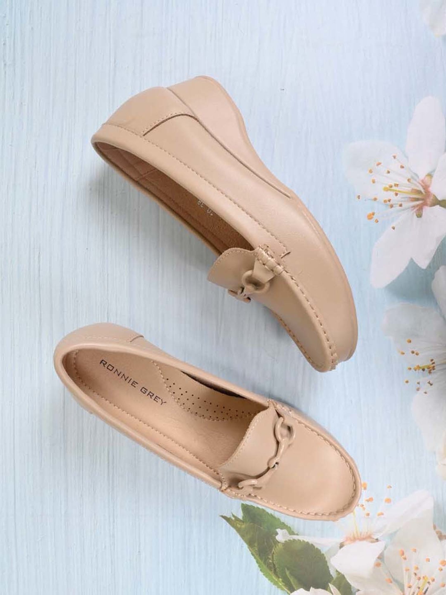 Ronnie Grey Women's Cream Casual Loafers