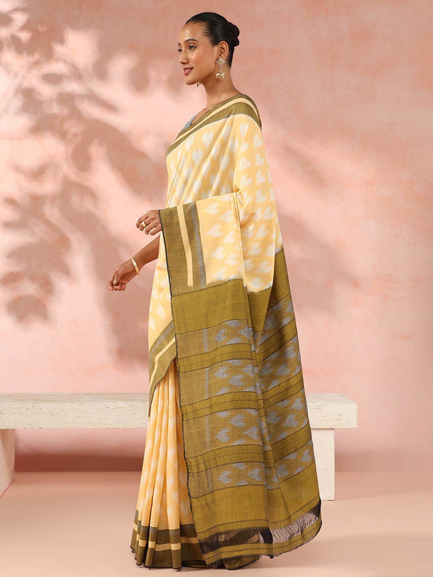 Taneira Yellow Cotton Printed Saree With Unstitched Blouse Piece