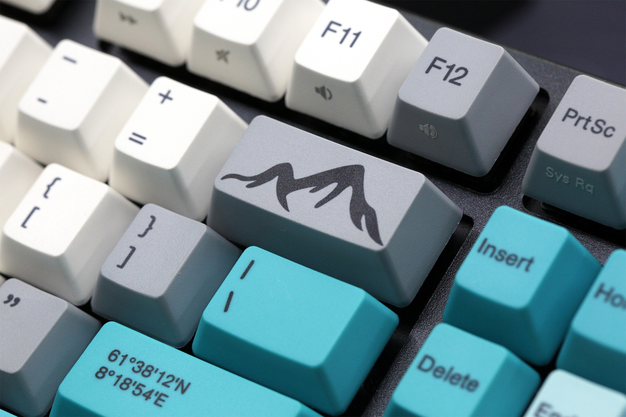 2, 60% Wired/Wireless Mechanical Keyboard (Kailh Box Brown Switch/White Case) - Full Keys Programmable - True RGB Backlit - Tap Arrow Keys - Double Shot PBT Keycaps - NKRO - 1900mAh Battery