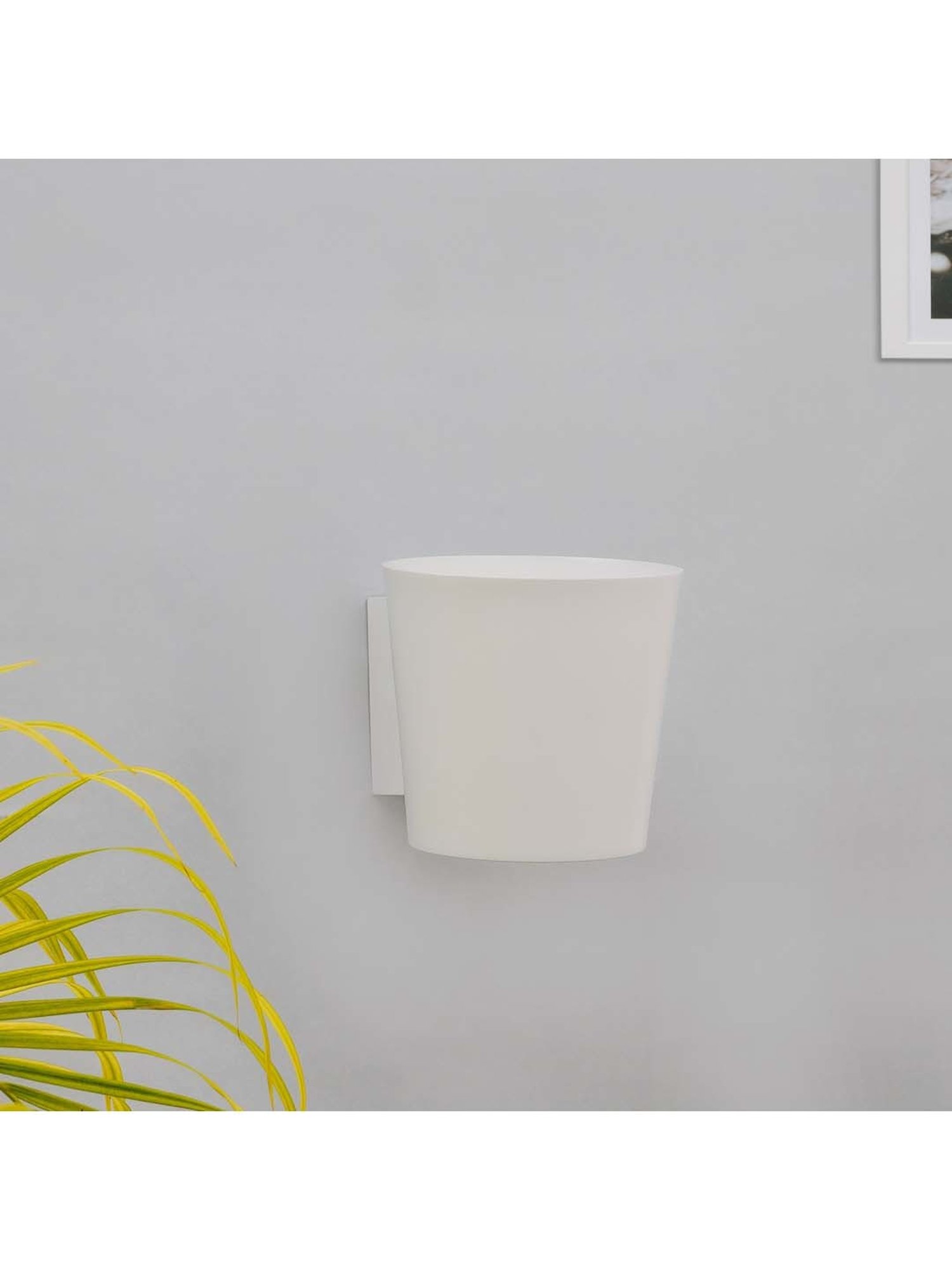 Kapoor E Illuminations Influx White Metal Wall Light - Set of 1