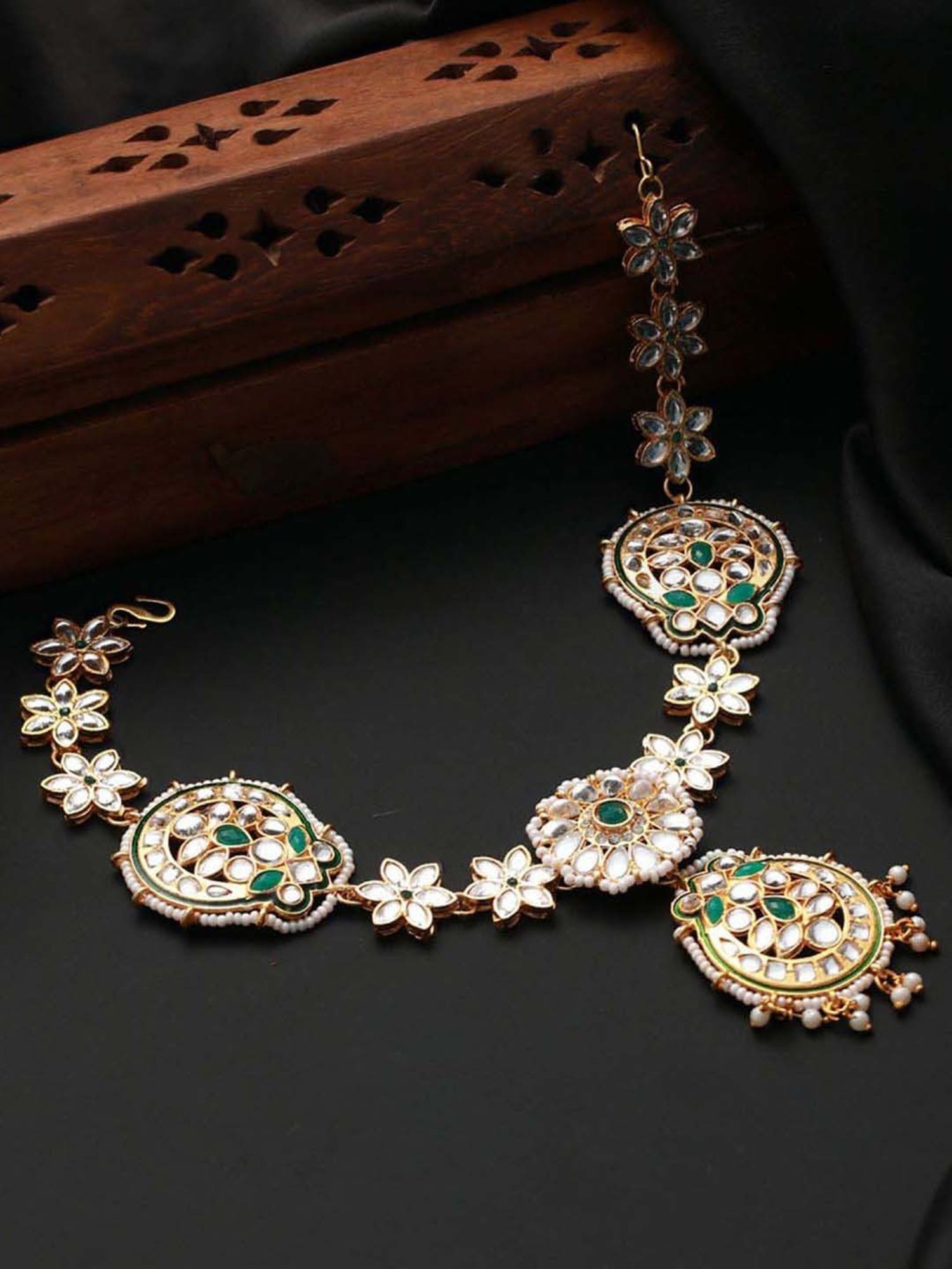 OOMPH White Pearls Wedding Hair Band