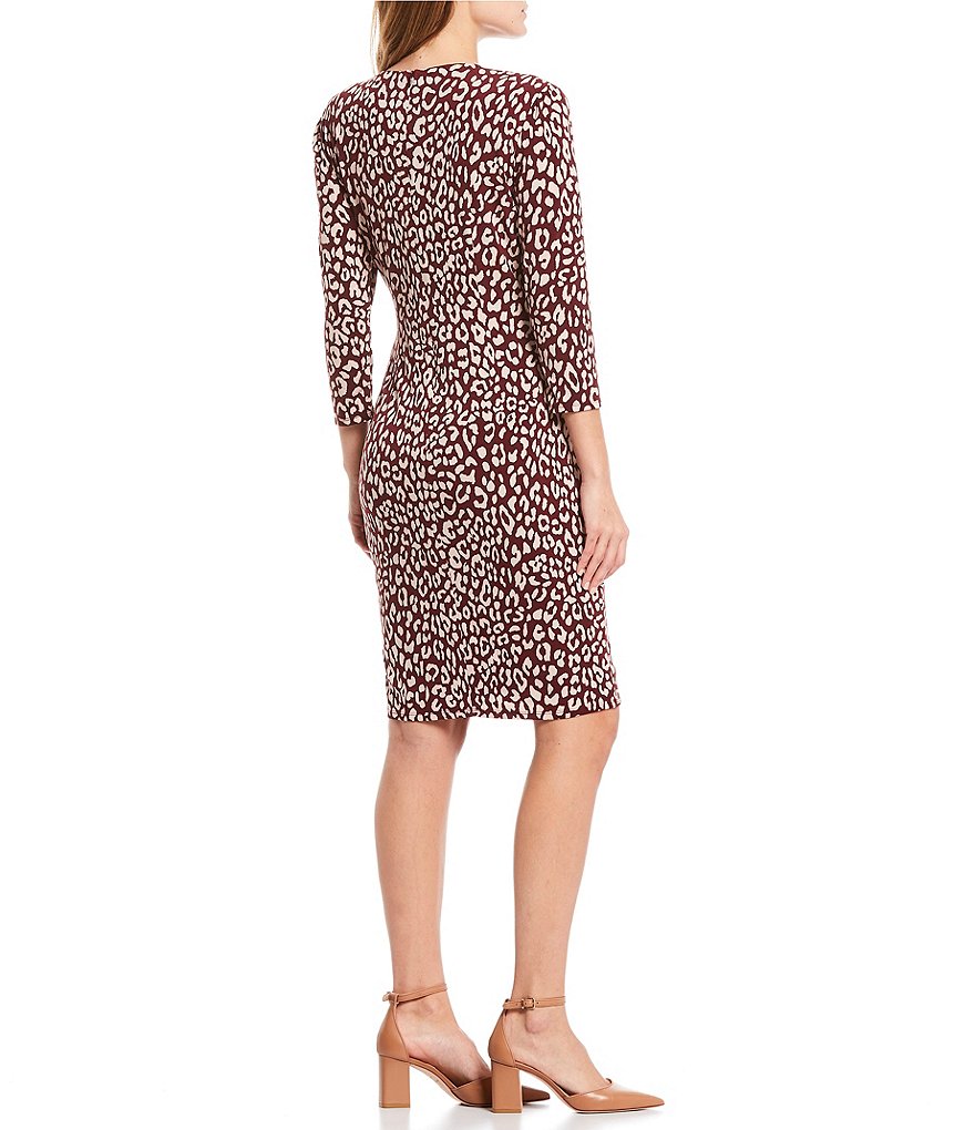Jessica Howard 3/4 Sleeve V-Neck Side Twist Printed Sheath Dress