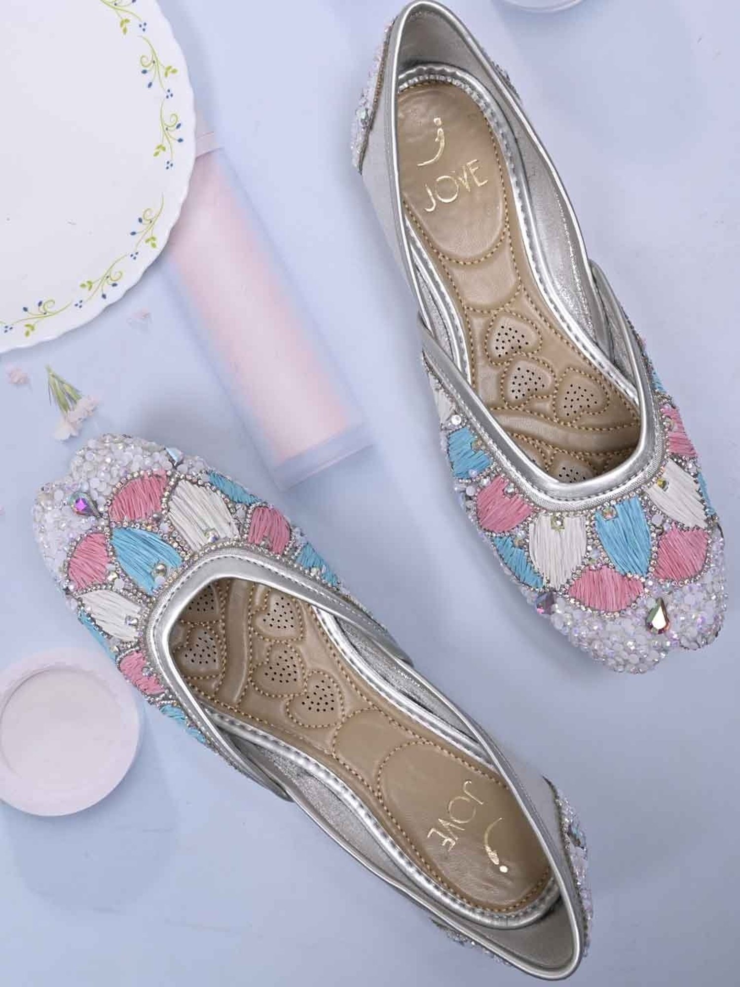 Jove Women's Silver Ethnic Juttis