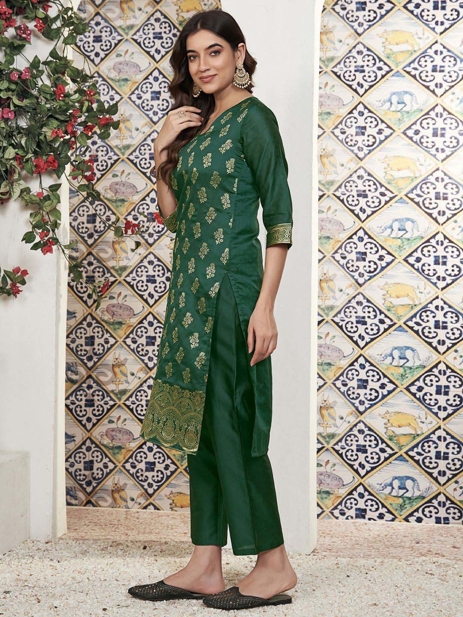 Skylee Green Woven Pattern Kurta Pant Set With Dupatta