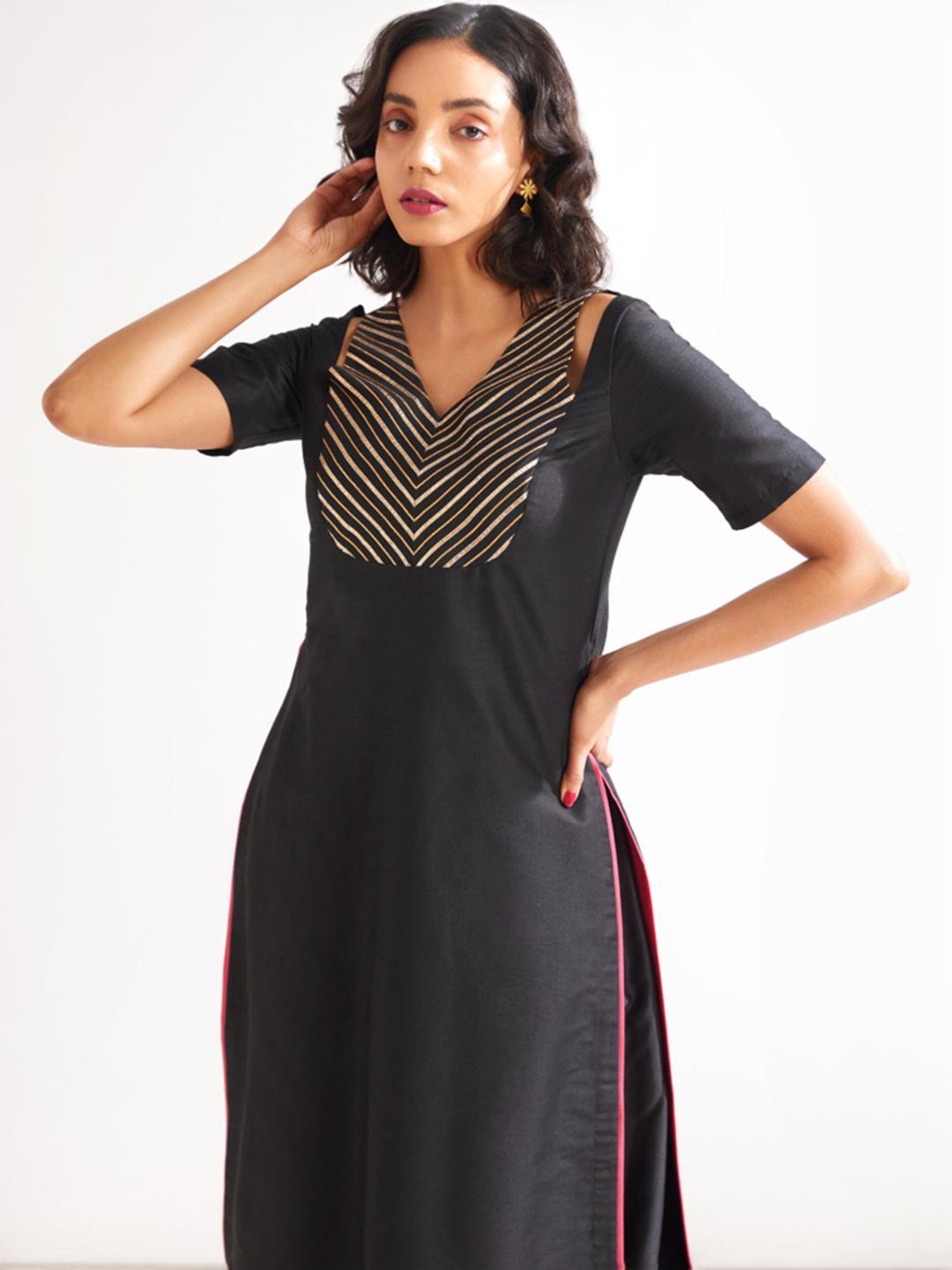 Abhishti Black Striped Straight Kurta
