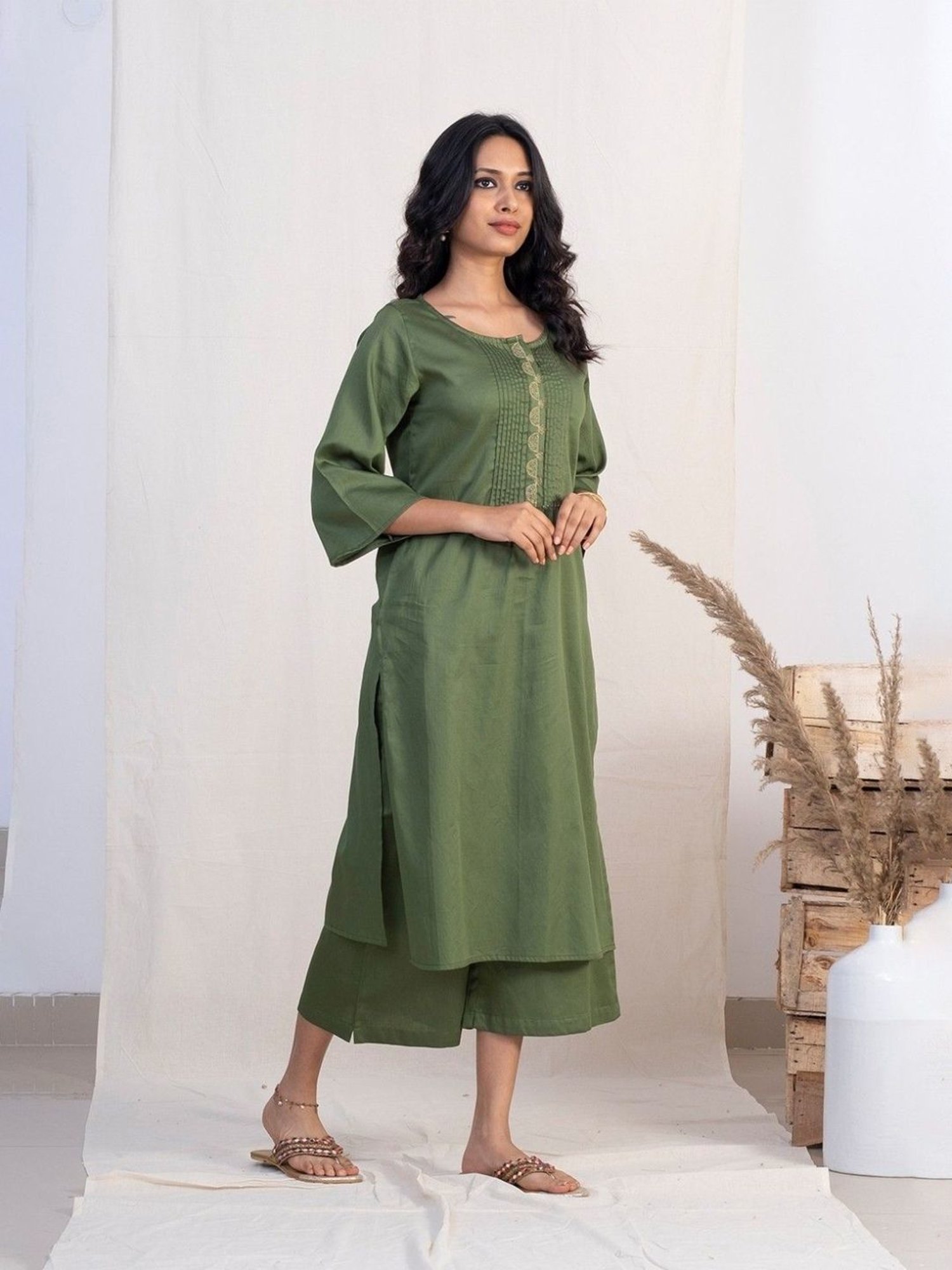 Akiso Jashn Green Round Neck With Pintucks