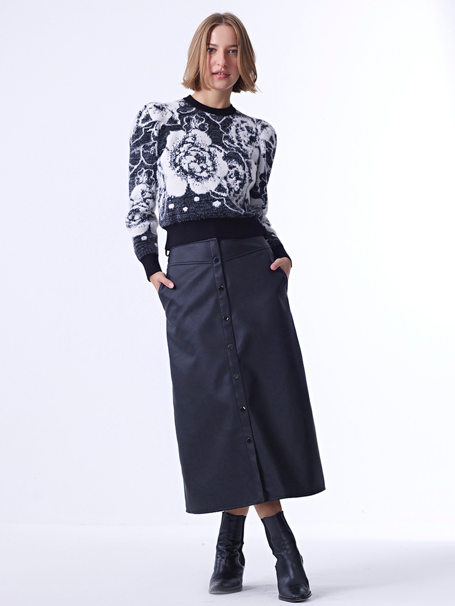 Cover Story Black & White Floral Print Sweater