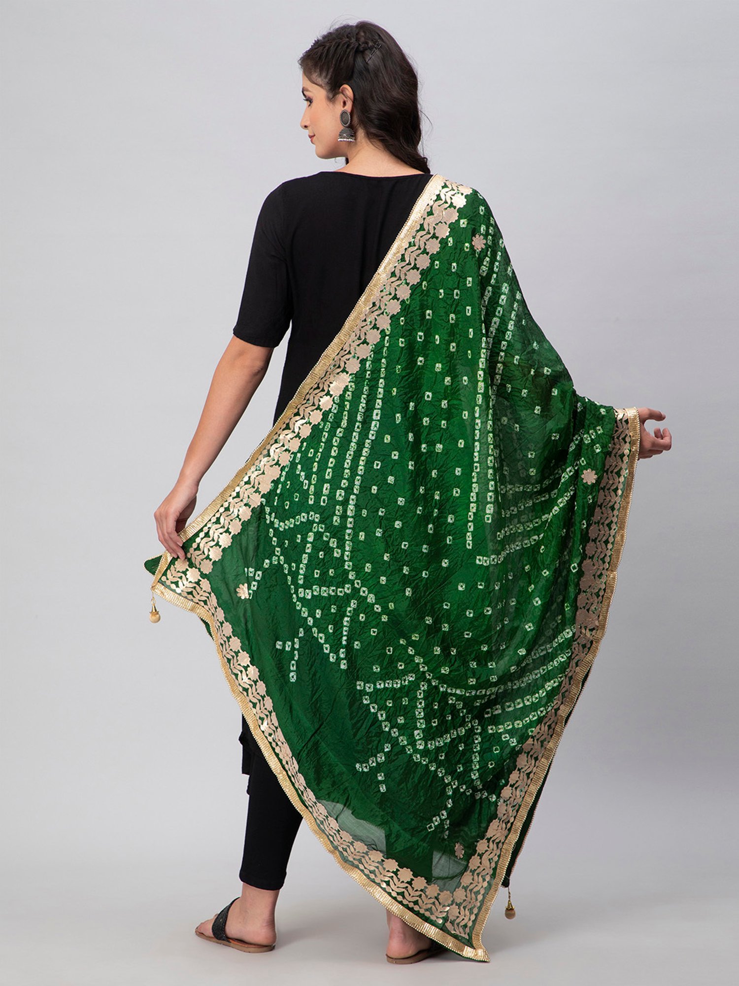 Aditi Wasan Green Printed Bandhani Dupatta