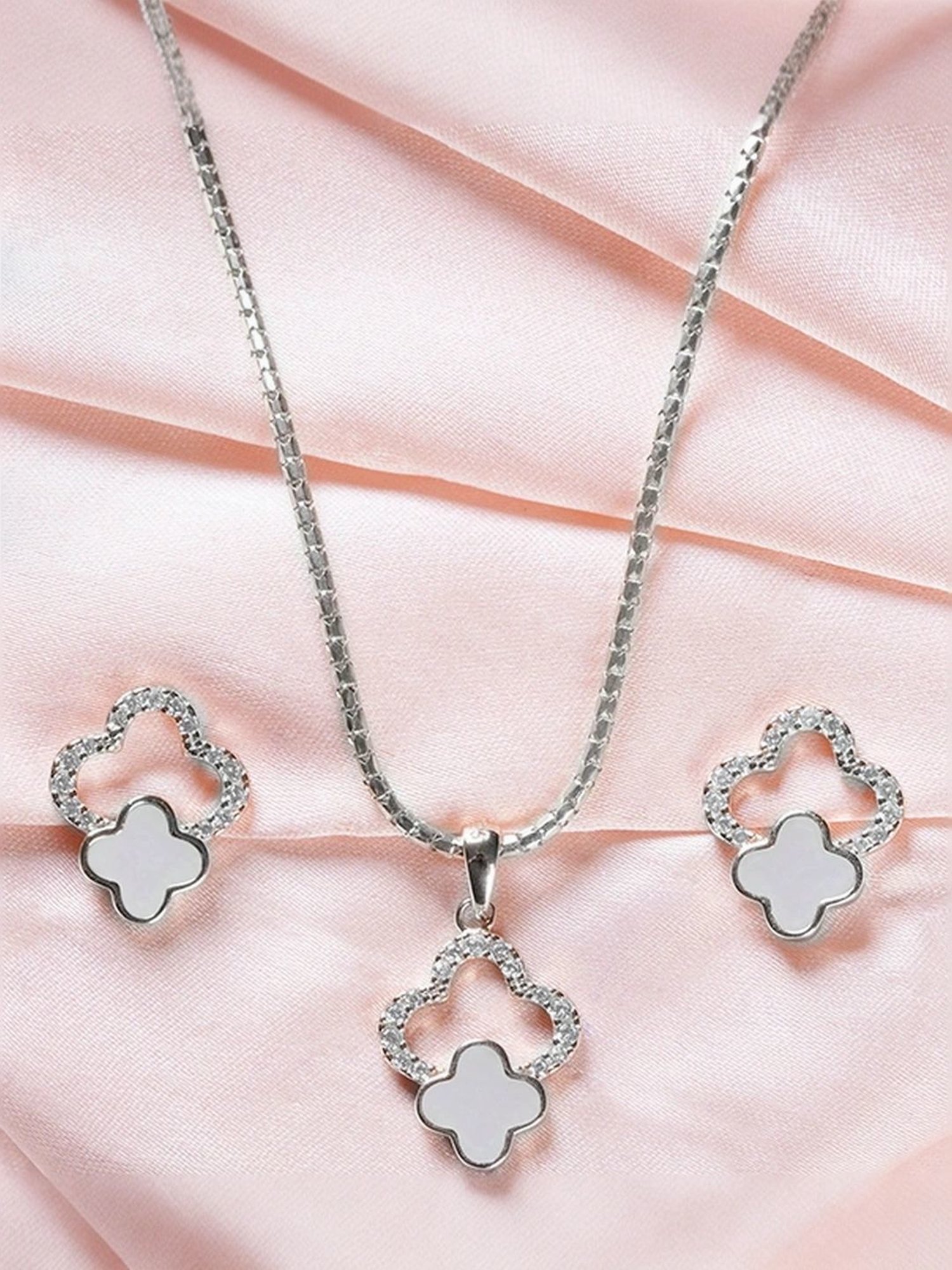 Touch925 Sterling Silver Zircon Bloom Pendant Set for women