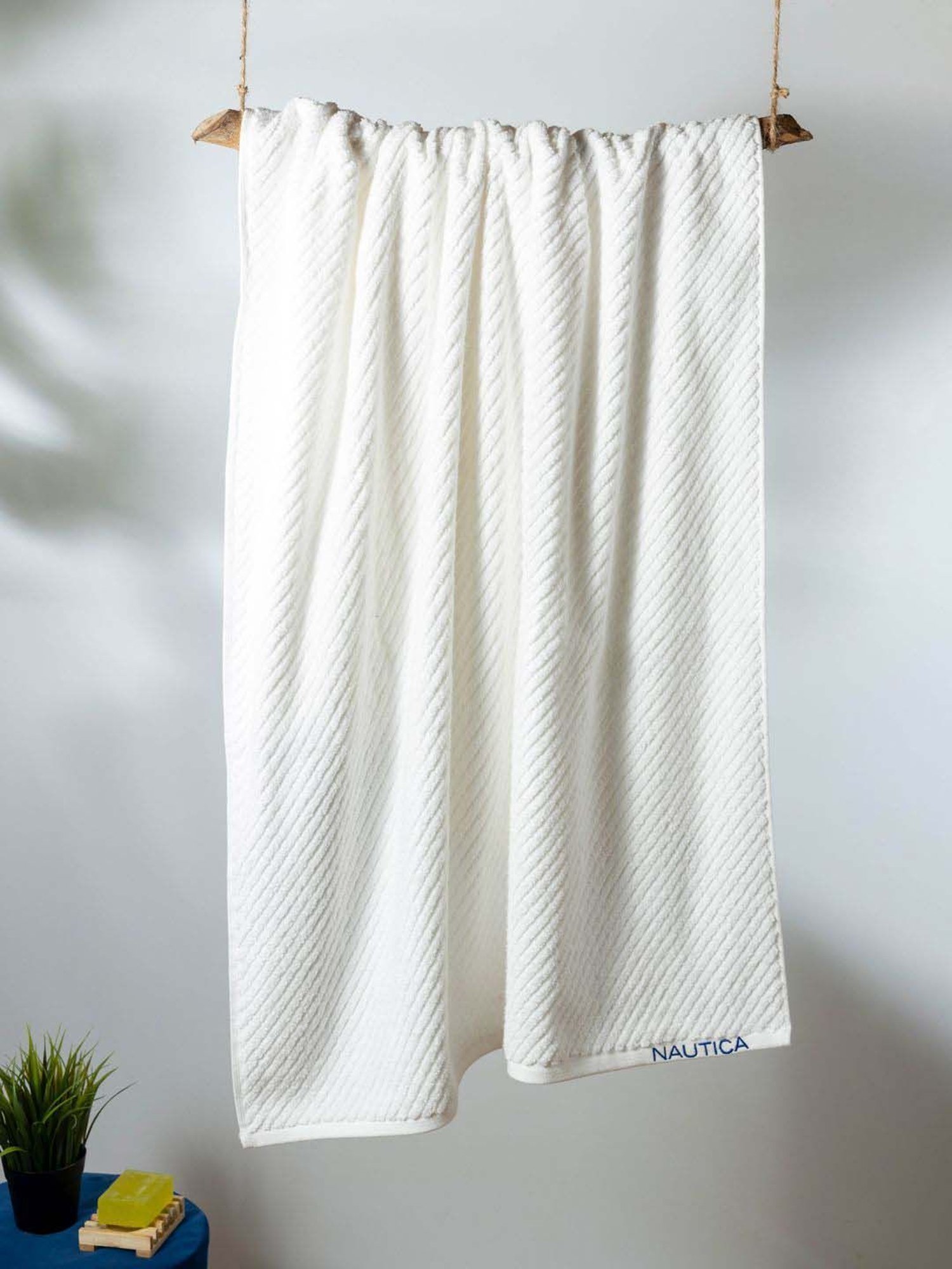 Nautica Cross View White Cotton 600 GSM Fluffy Zero Twist Bath Towel
