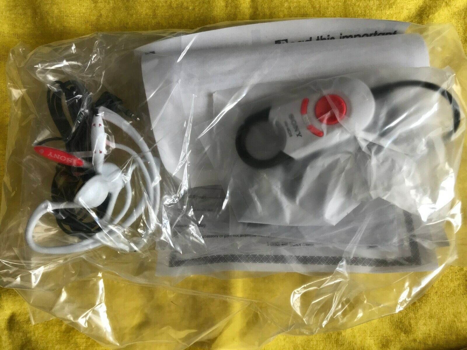 CD Player with Headphones, HOTT Personal CD Walkman Music Player with LCD Display, Skip Protection Shockproof Anti Scratch Function, Support CD, MP3 CD, CD-R, CD-RW Format - Black