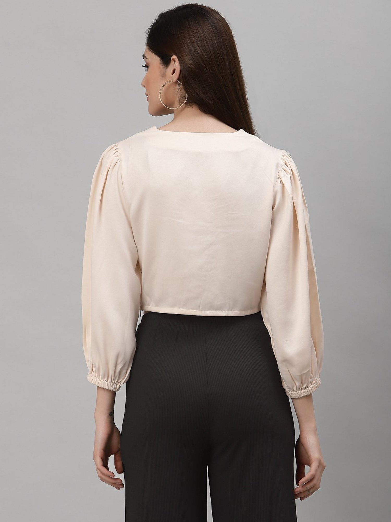 NEUDIS Cream V Neck Crop Top