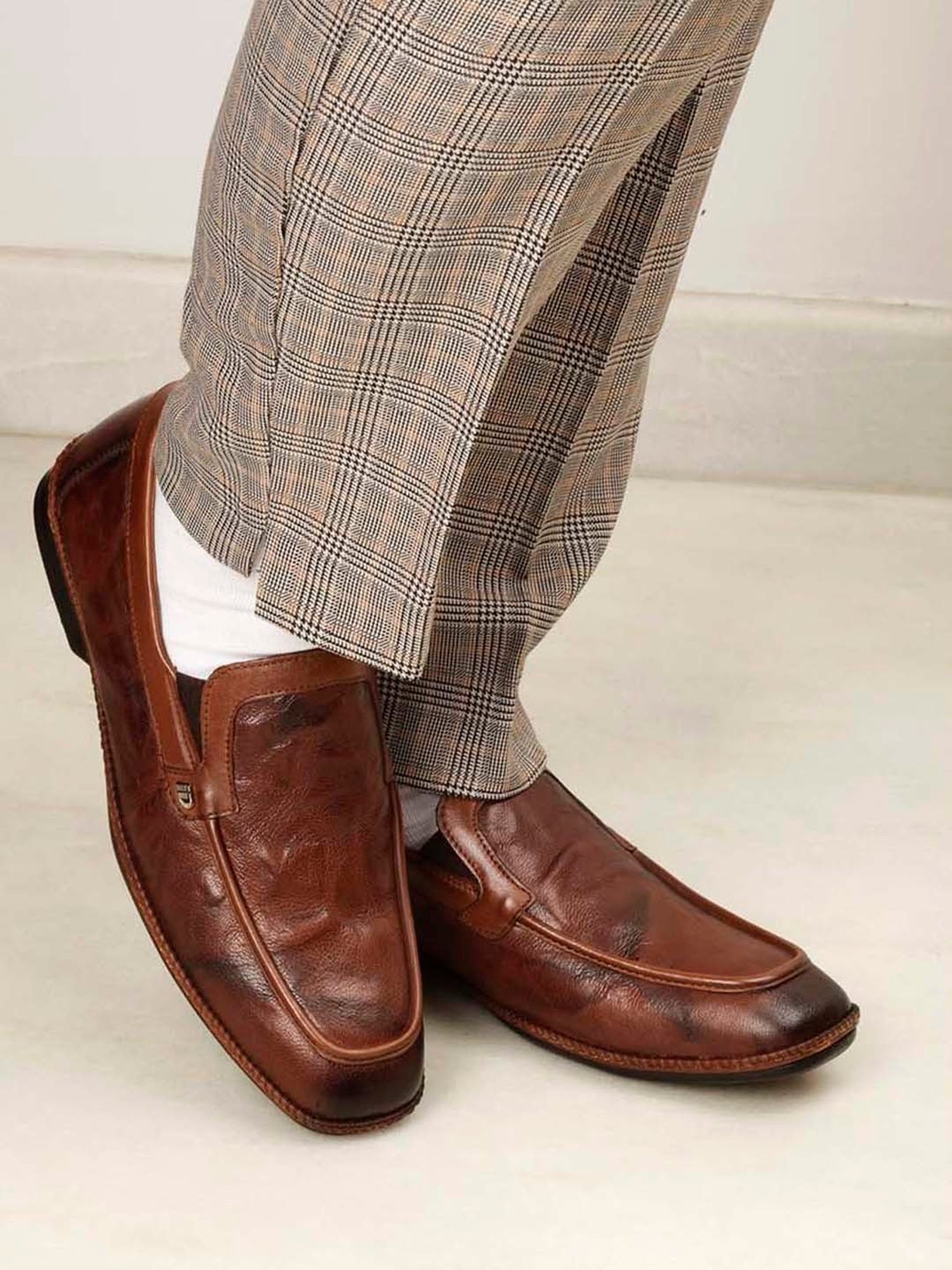 ID Men's Tan Casual Loafers