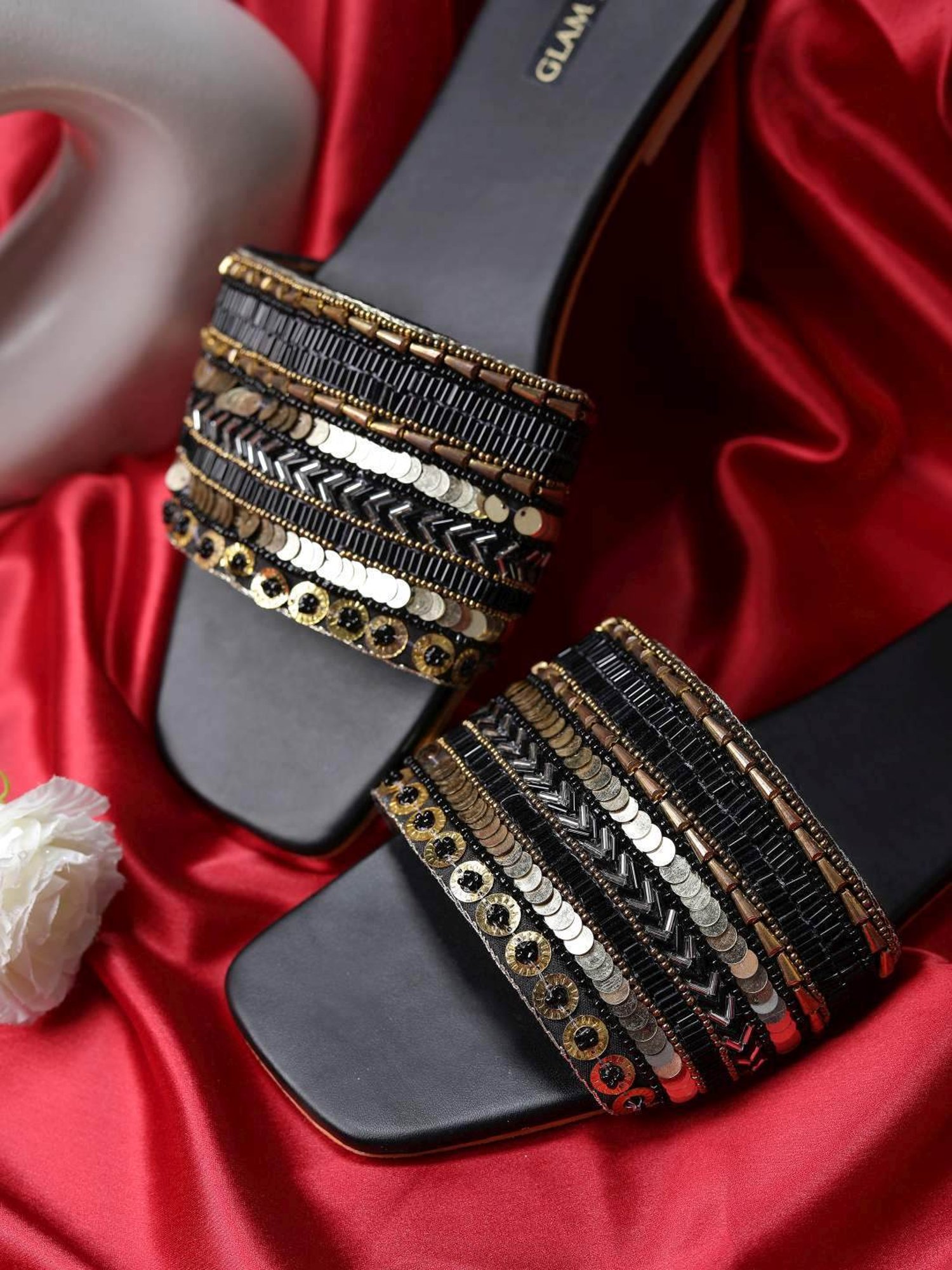 Glam Story Women's Black Ethnic Sandals