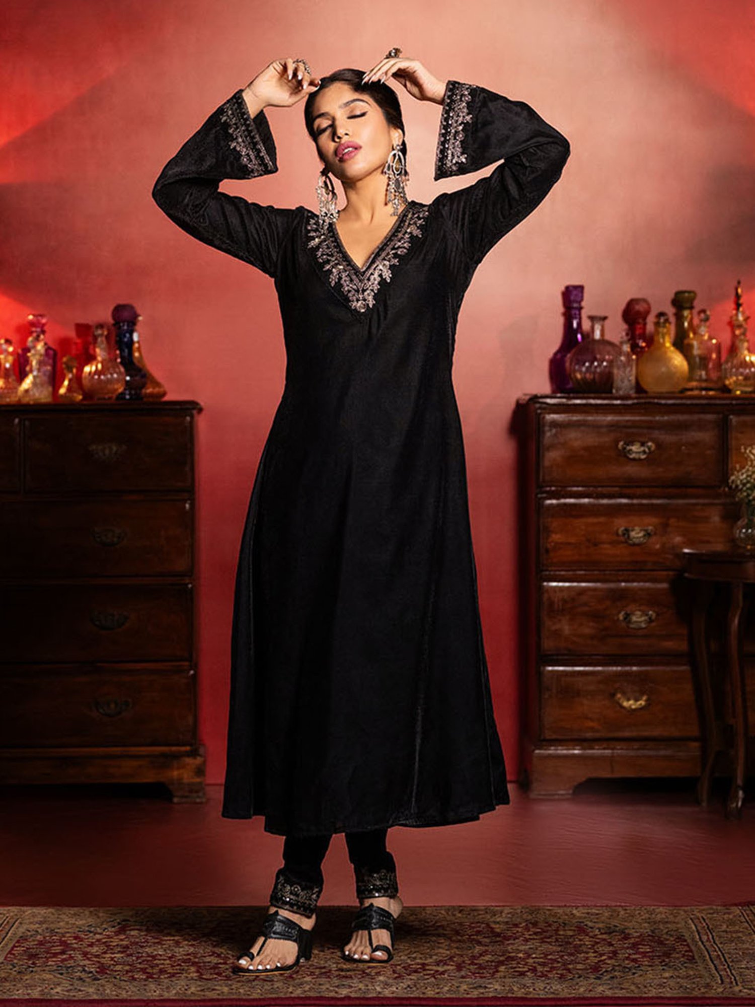 Ishin Black Embroidered Kurta With Pant & Dupatta