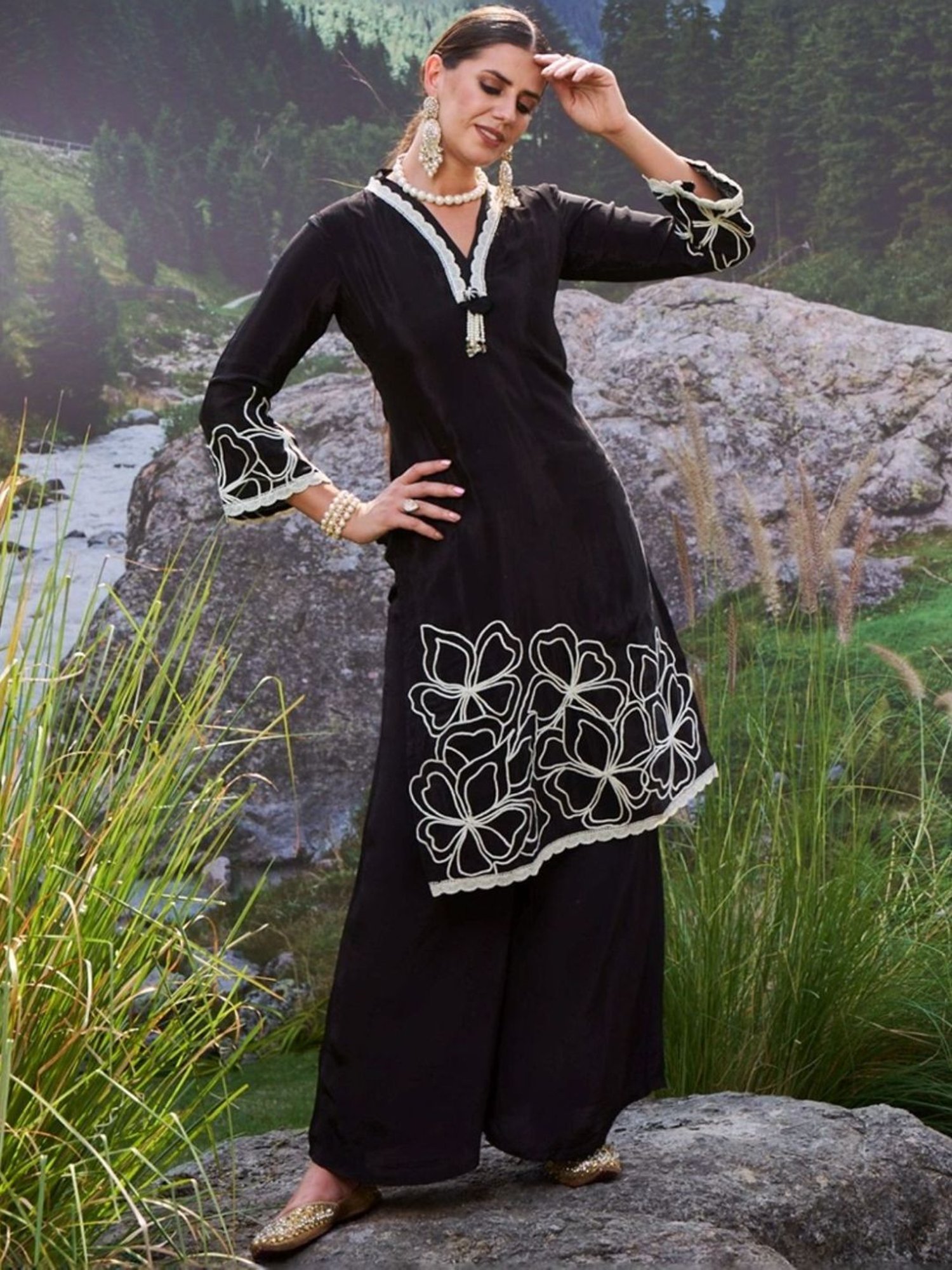 Autumnlane Varidhi Black Embroidered Kurta with Pant and Dupatta