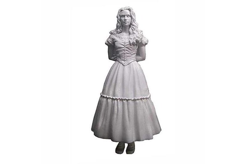 Diamond Comic Distributors, Inc. 2010 ComicCon Alice In Wonderland Exclusive Figure/Chess Piece - Alice