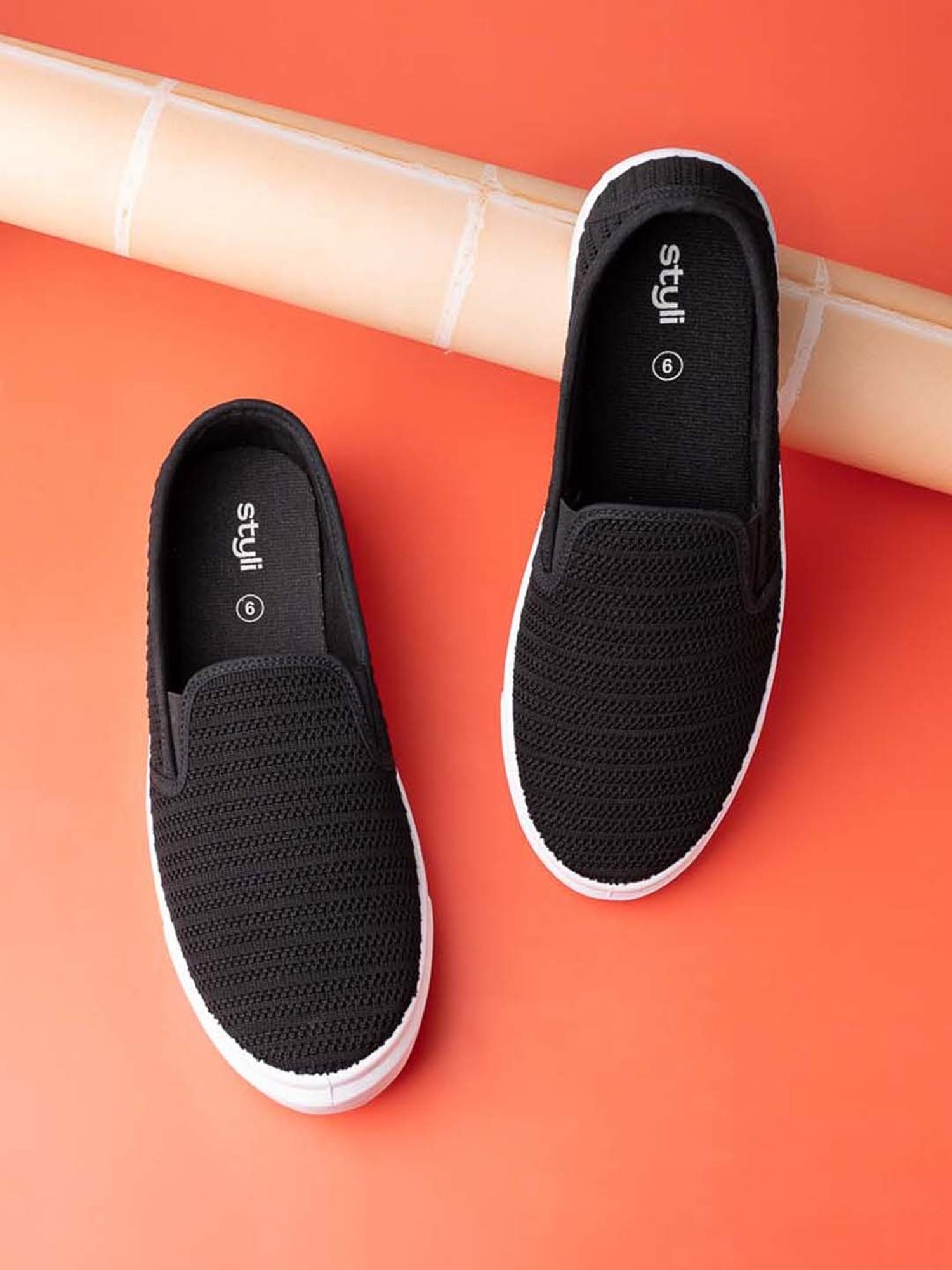 Styli Men's Black Plimsolls