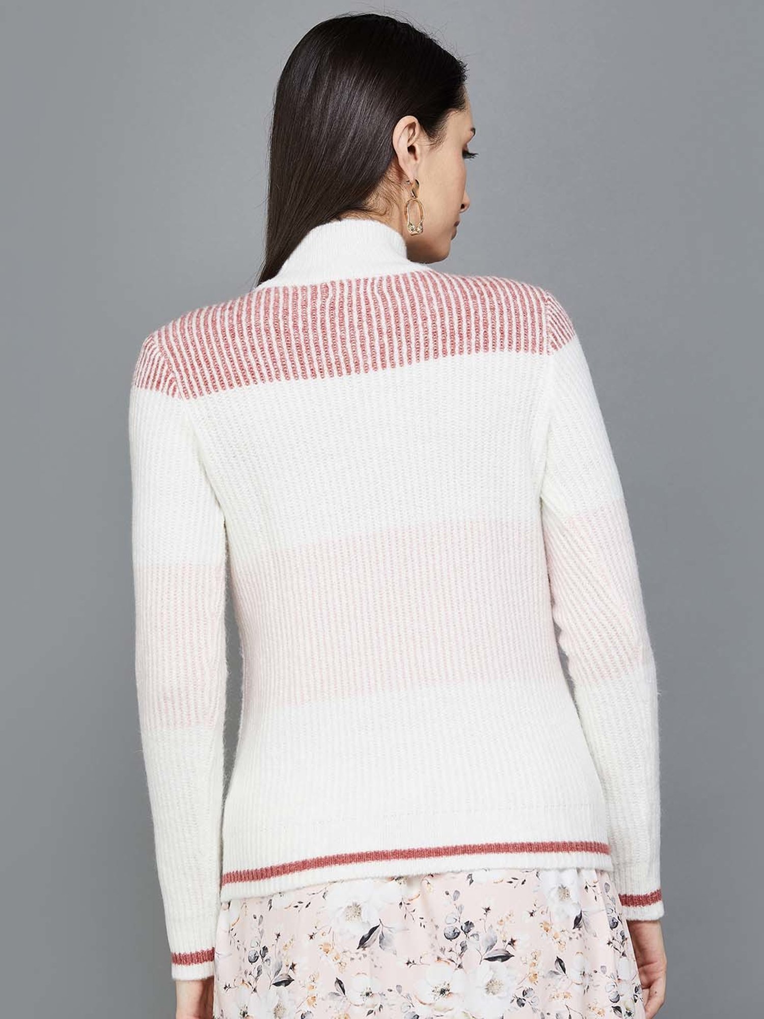 Code by Lifestyle White Self Pattern Pullover